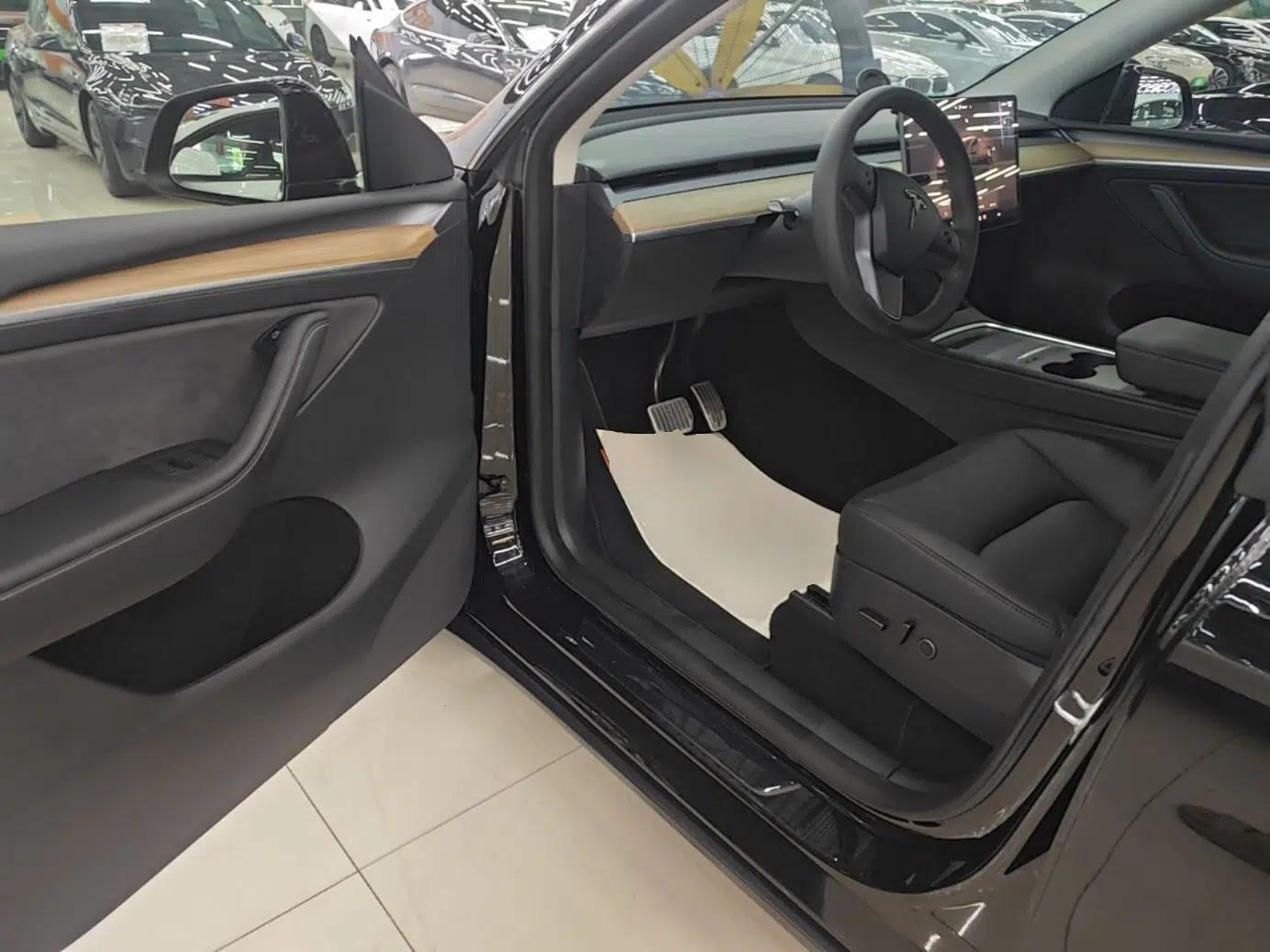 Tesla Model Y 2022 Rear-Wheel-Drive Version — миниатюра 23