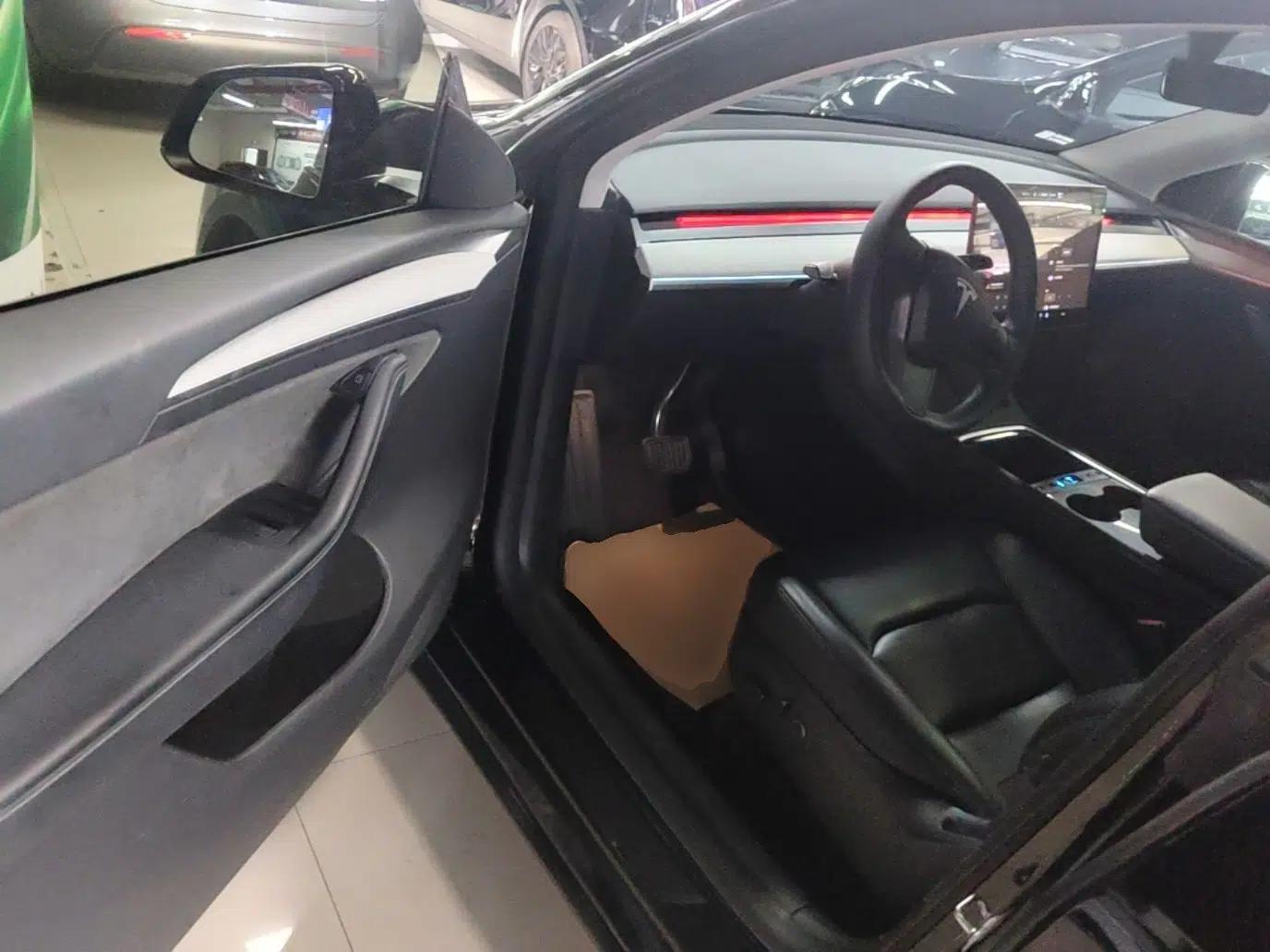 Tesla Model Y 2023 Rear-Wheel-Drive Version — миниатюра 18