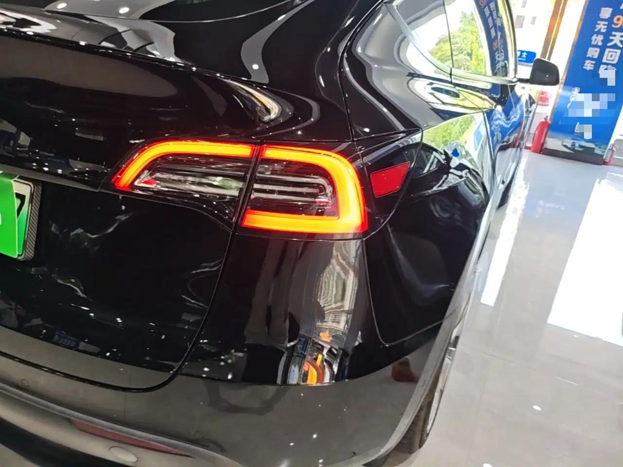 Tesla Model Y 2023 Long-Range All-Wheel-Drive Version — миниатюра 9