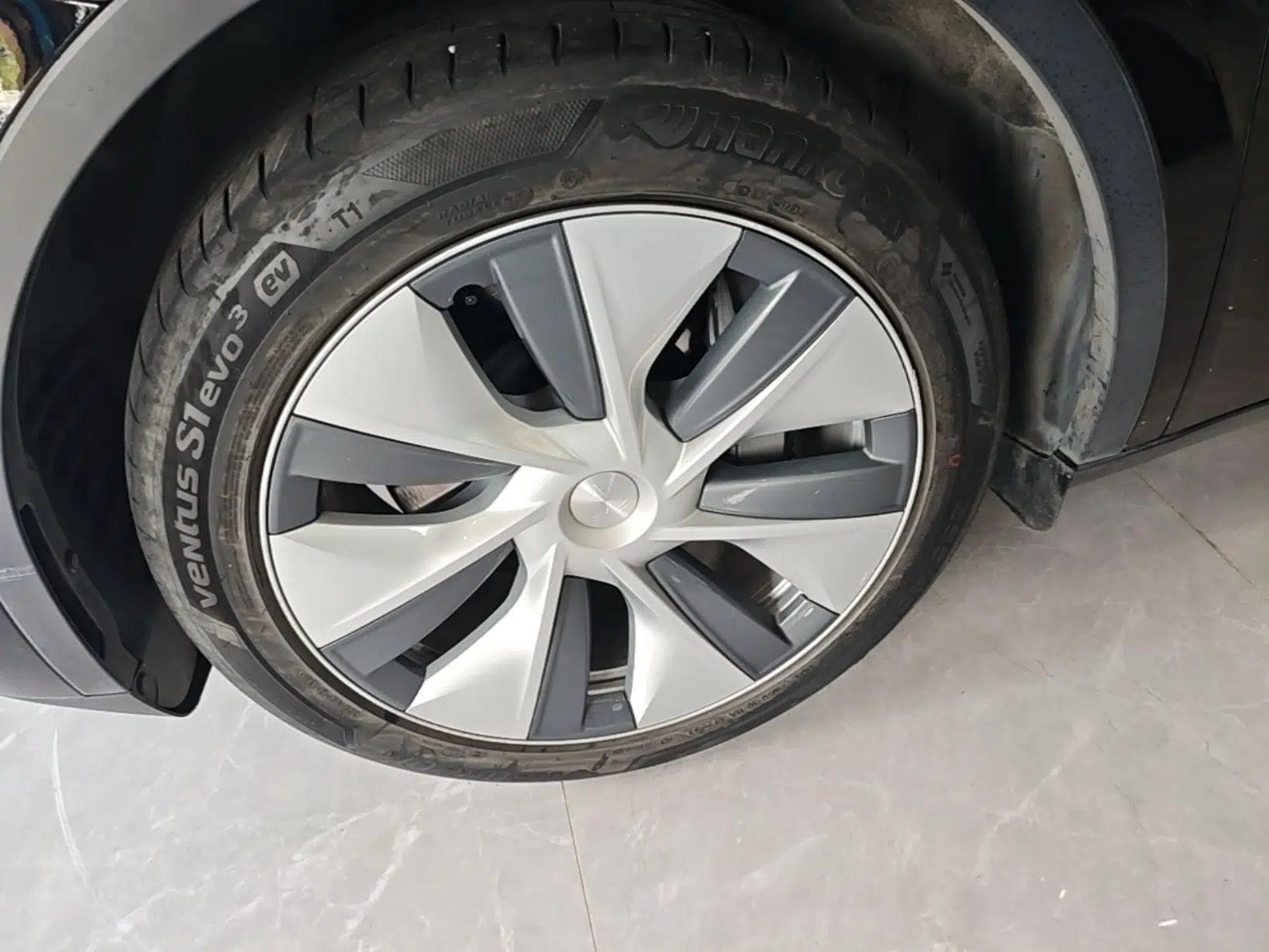 Tesla Model Y 2023 Long-Range All-Wheel-Drive Version — миниатюра 10