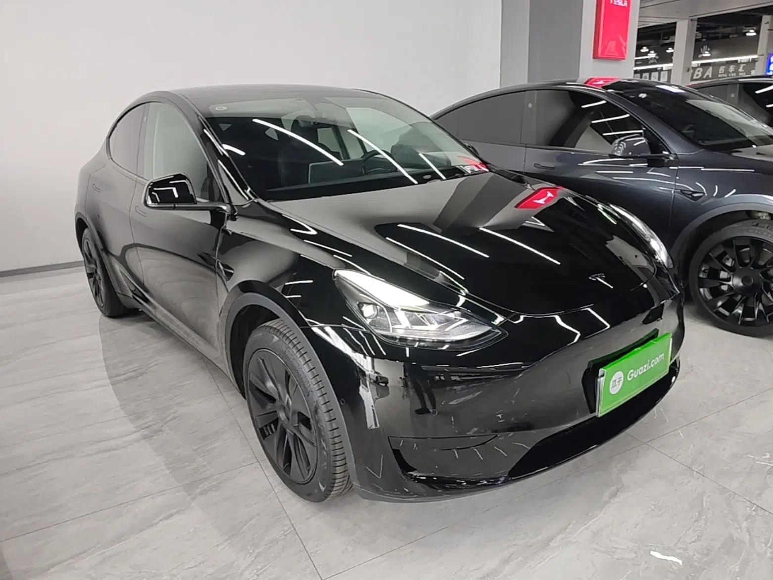 Tesla Model Y 2023 Rear-Wheel-Drive Version — миниатюра 3