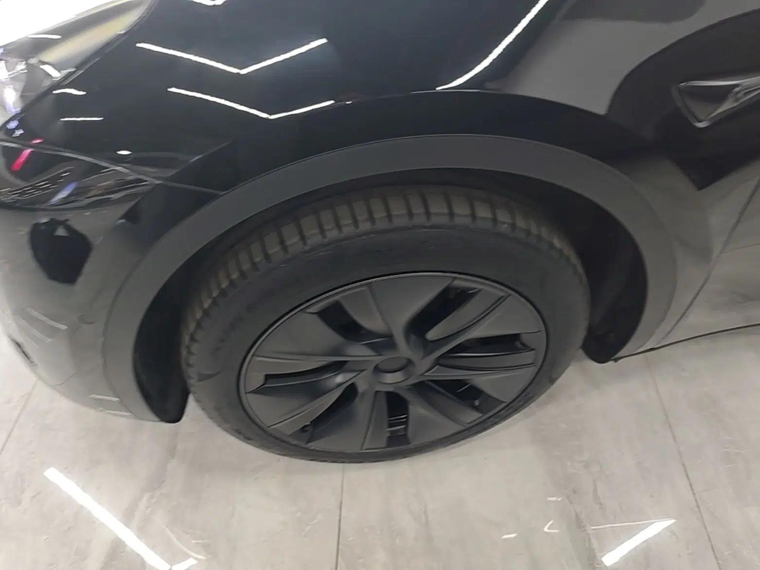 Tesla Model Y 2023 Rear-Wheel-Drive Version — миниатюра 10