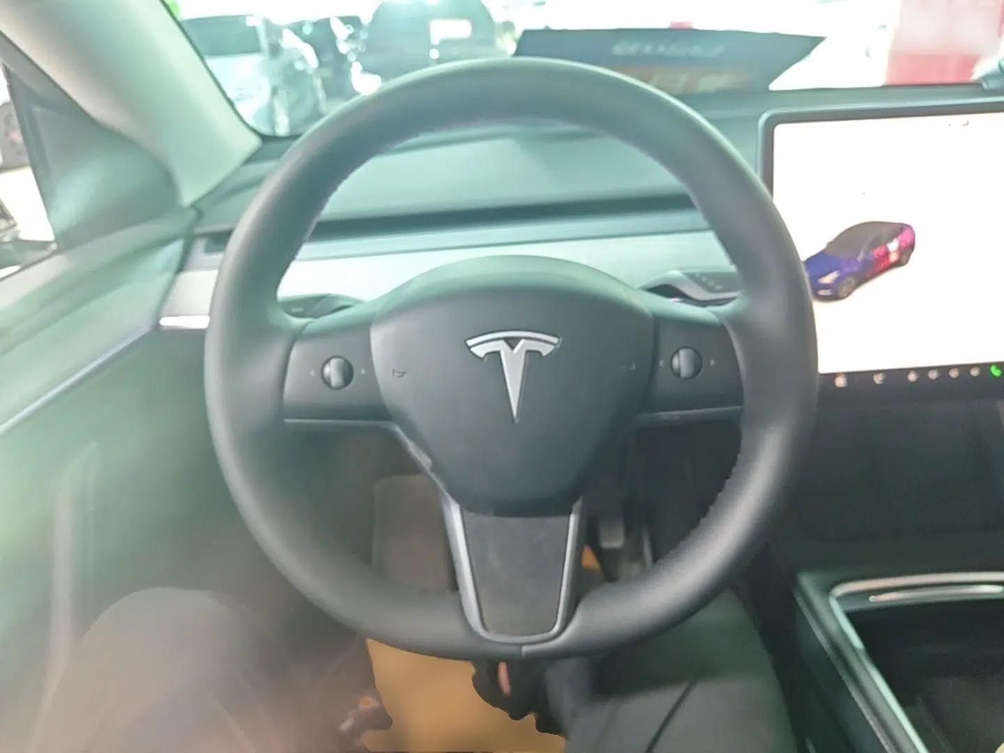 Tesla Model Y 2023 Rear-Wheel-Drive Version — миниатюра 13