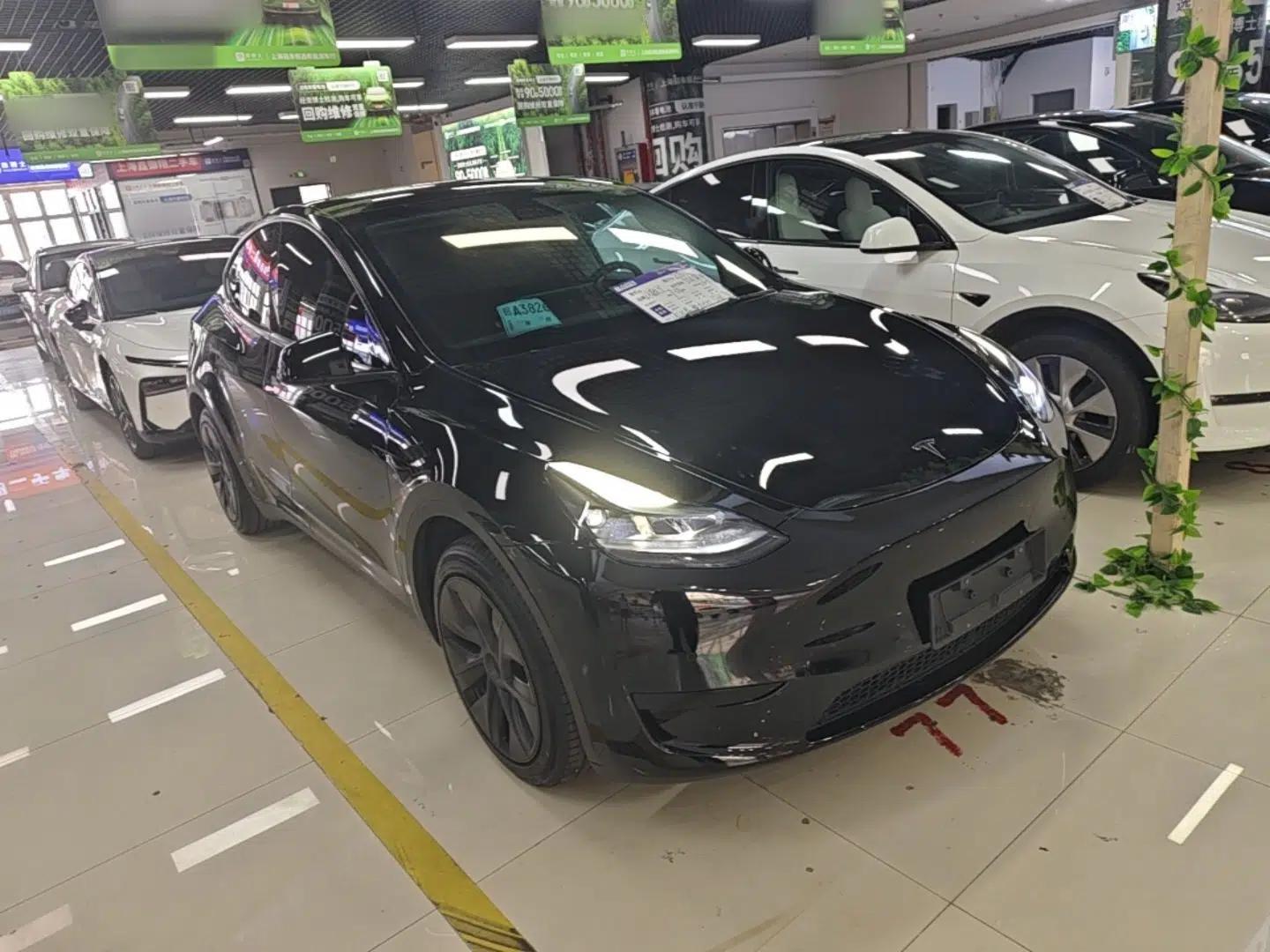 Tesla Model Y 2023 Rear-Wheel-Drive Version — миниатюра 3
