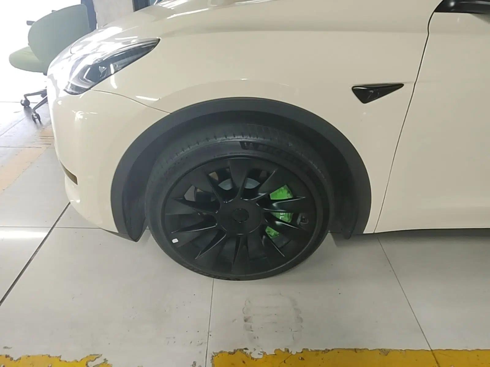 Tesla Model Y 2022 Revised Version Rear-Wheel Drive — миниатюра 10