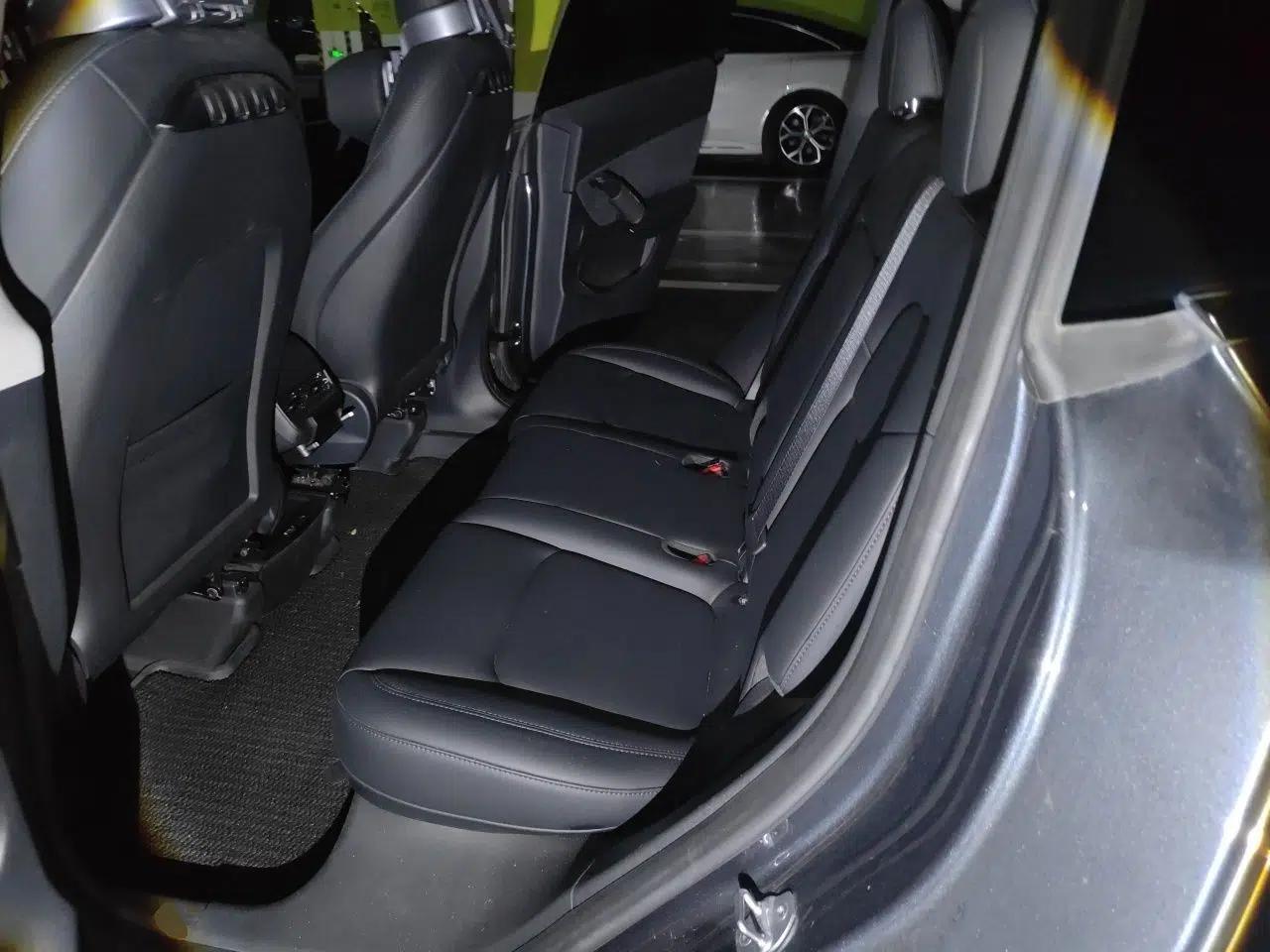 Tesla Model Y 2024 Rear-Wheel-Drive Version — миниатюра 17