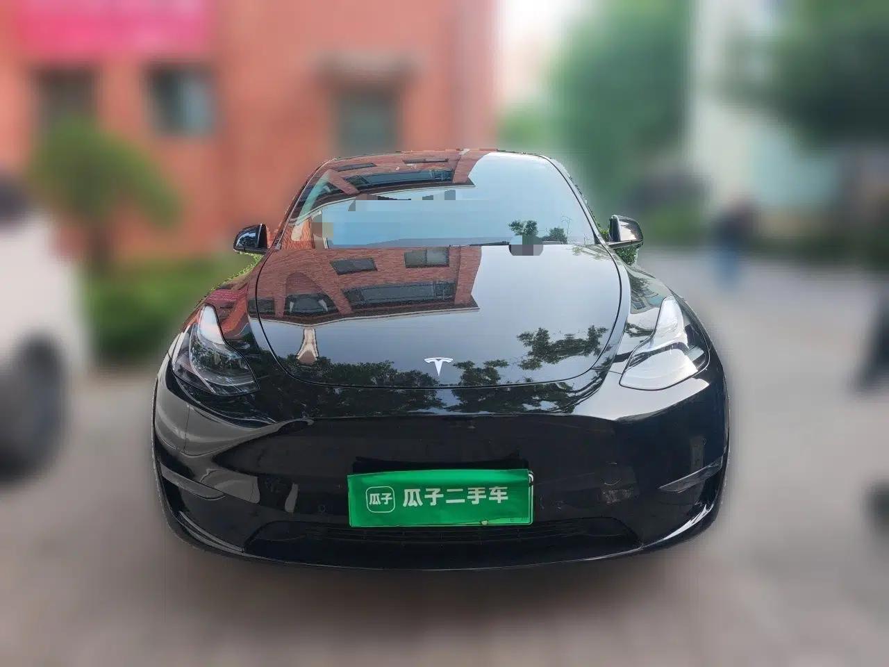 Tesla Model Y 2023 Long-Range All-Wheel-Drive Version — миниатюра 2