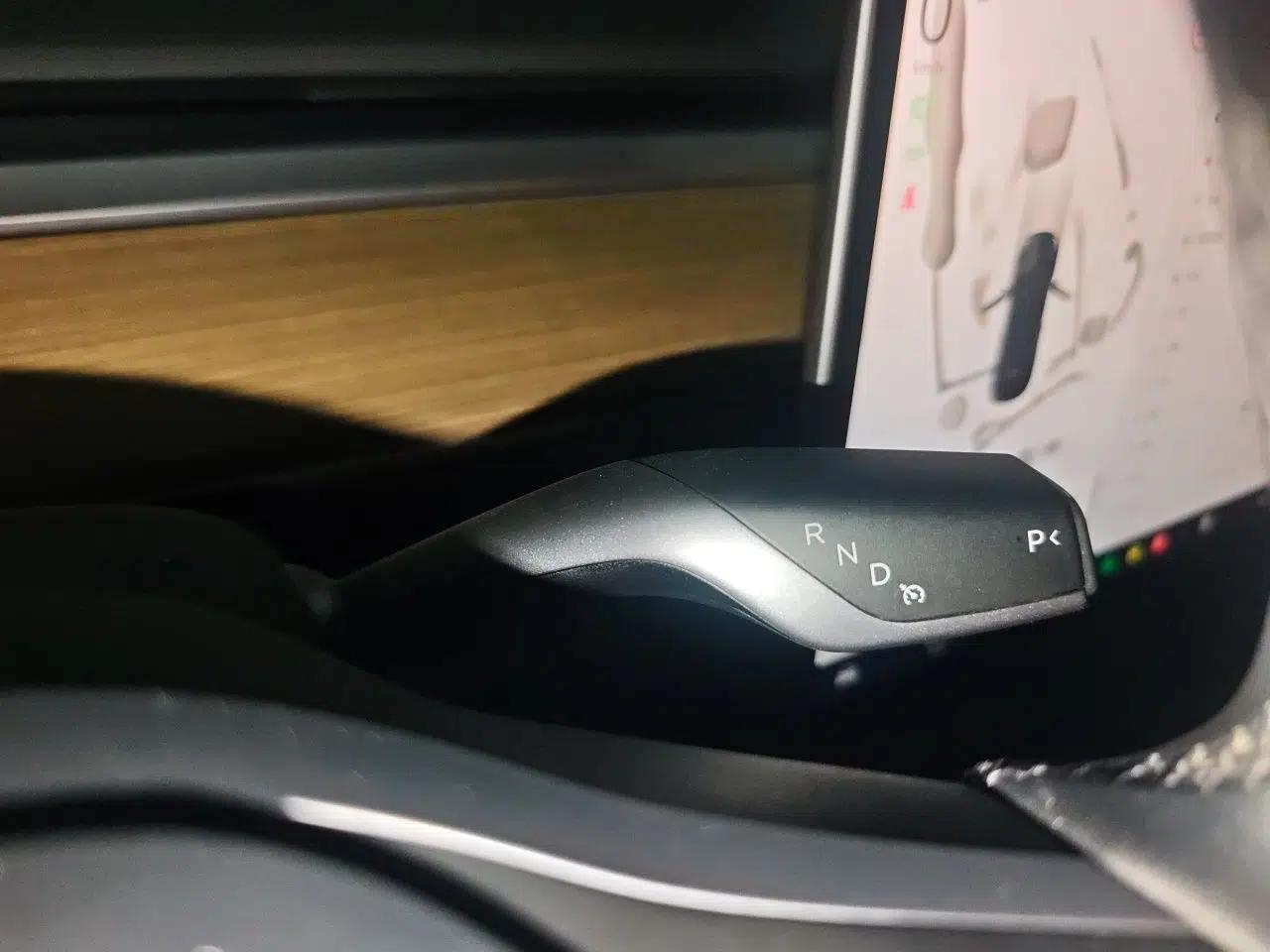 Tesla Model Y 2022 Revised Version Rear-Wheel Drive — миниатюра 11
