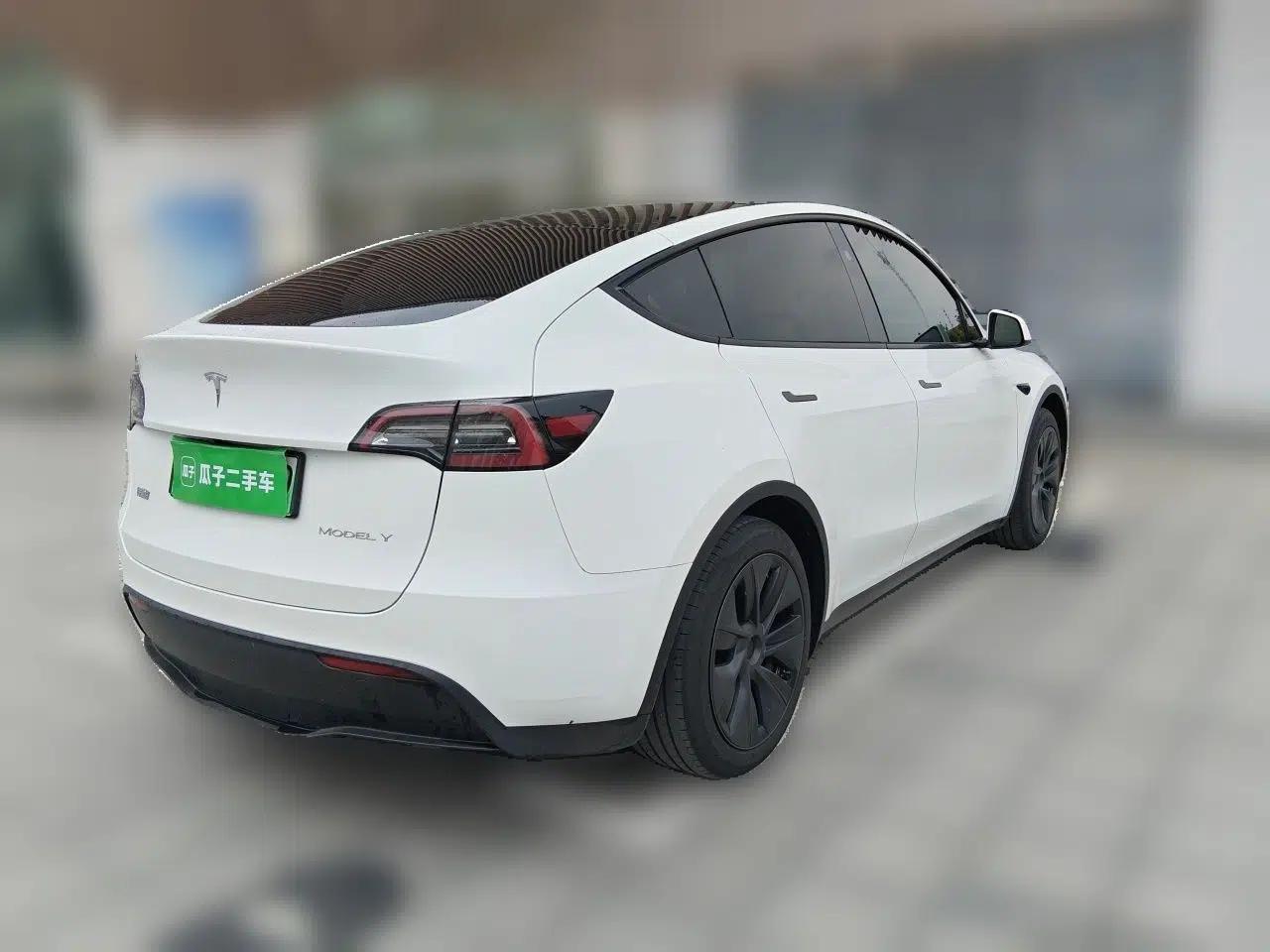 Tesla Model Y 2024 Rear-Wheel-Drive Version — миниатюра 6
