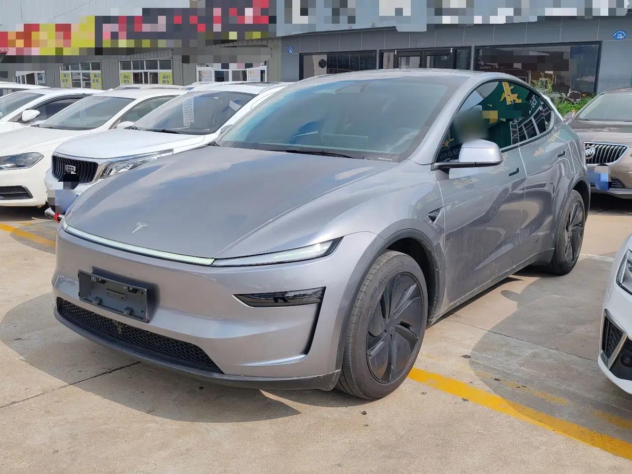 Tesla Model Y 2025 Rear-Wheel-Drive Version — миниатюра 1