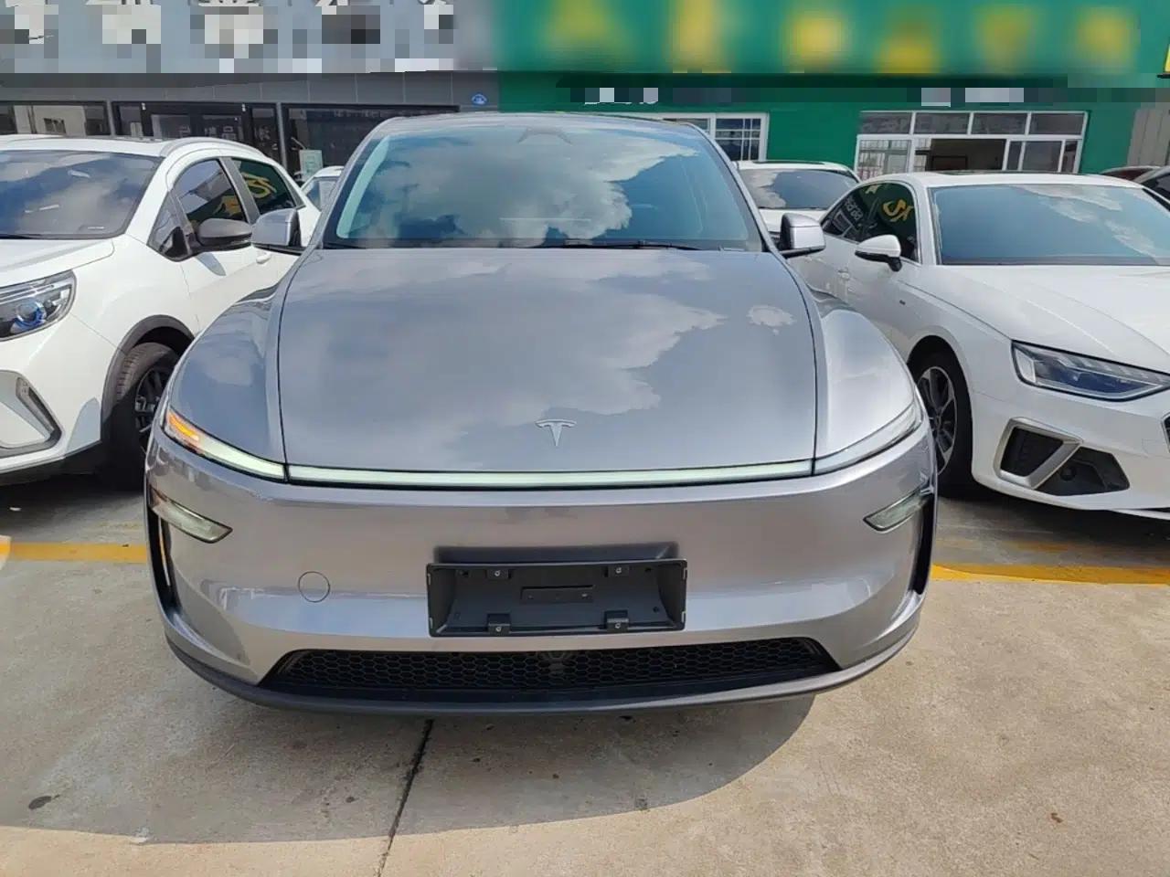 Tesla Model Y 2025 Rear-Wheel-Drive Version — миниатюра 2