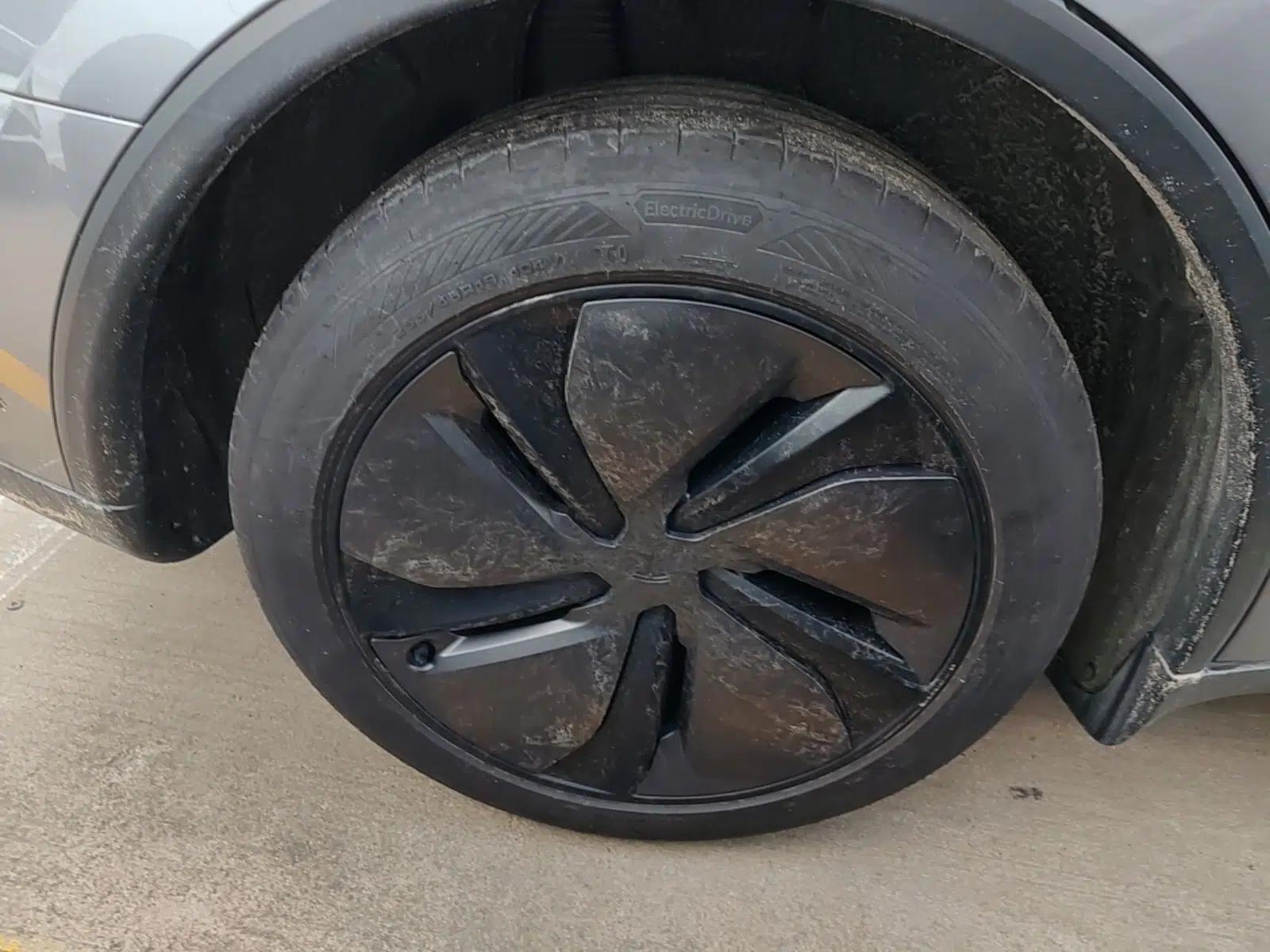 Tesla Model Y 2025 Rear-Wheel-Drive Version — миниатюра 11