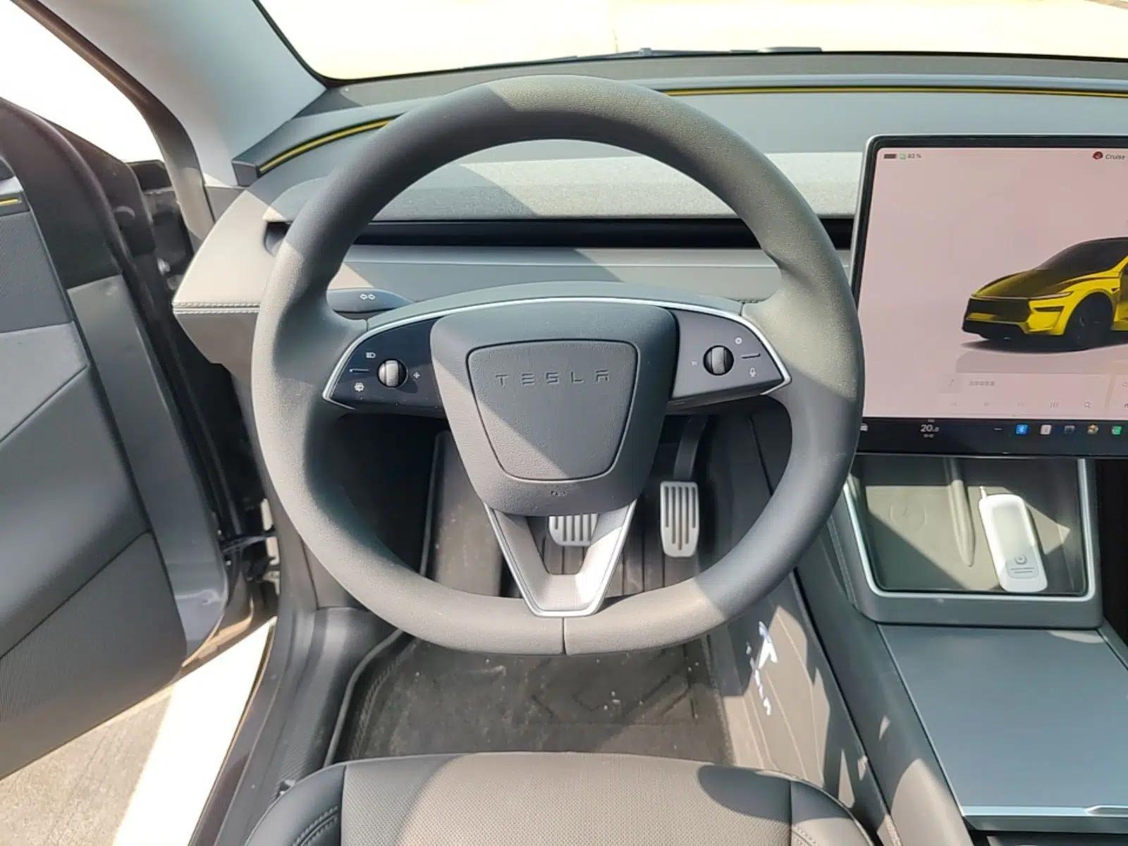 Tesla Model Y 2025 Rear-Wheel-Drive Version — миниатюра 13