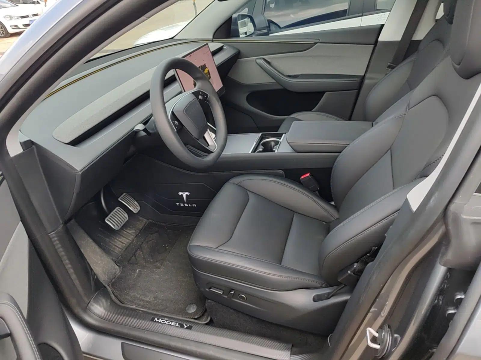 Tesla Model Y 2025 Rear-Wheel-Drive Version — миниатюра 17