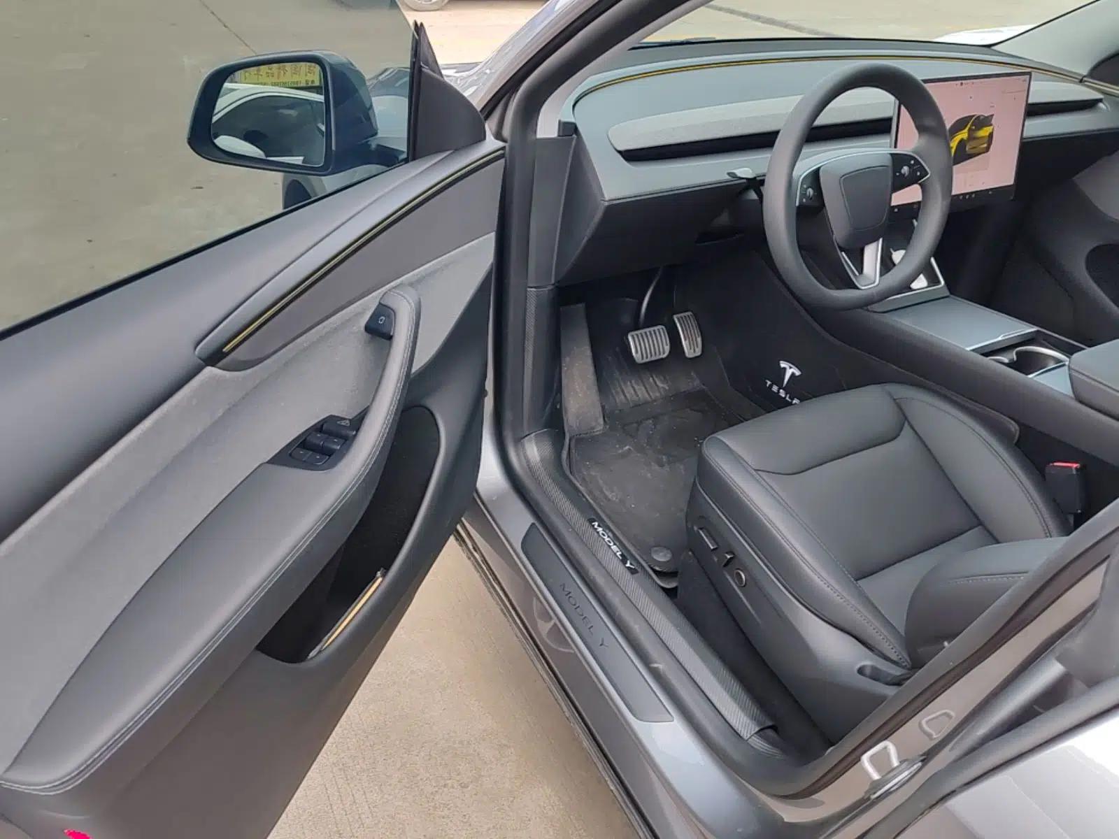 Tesla Model Y 2025 Rear-Wheel-Drive Version — миниатюра 18