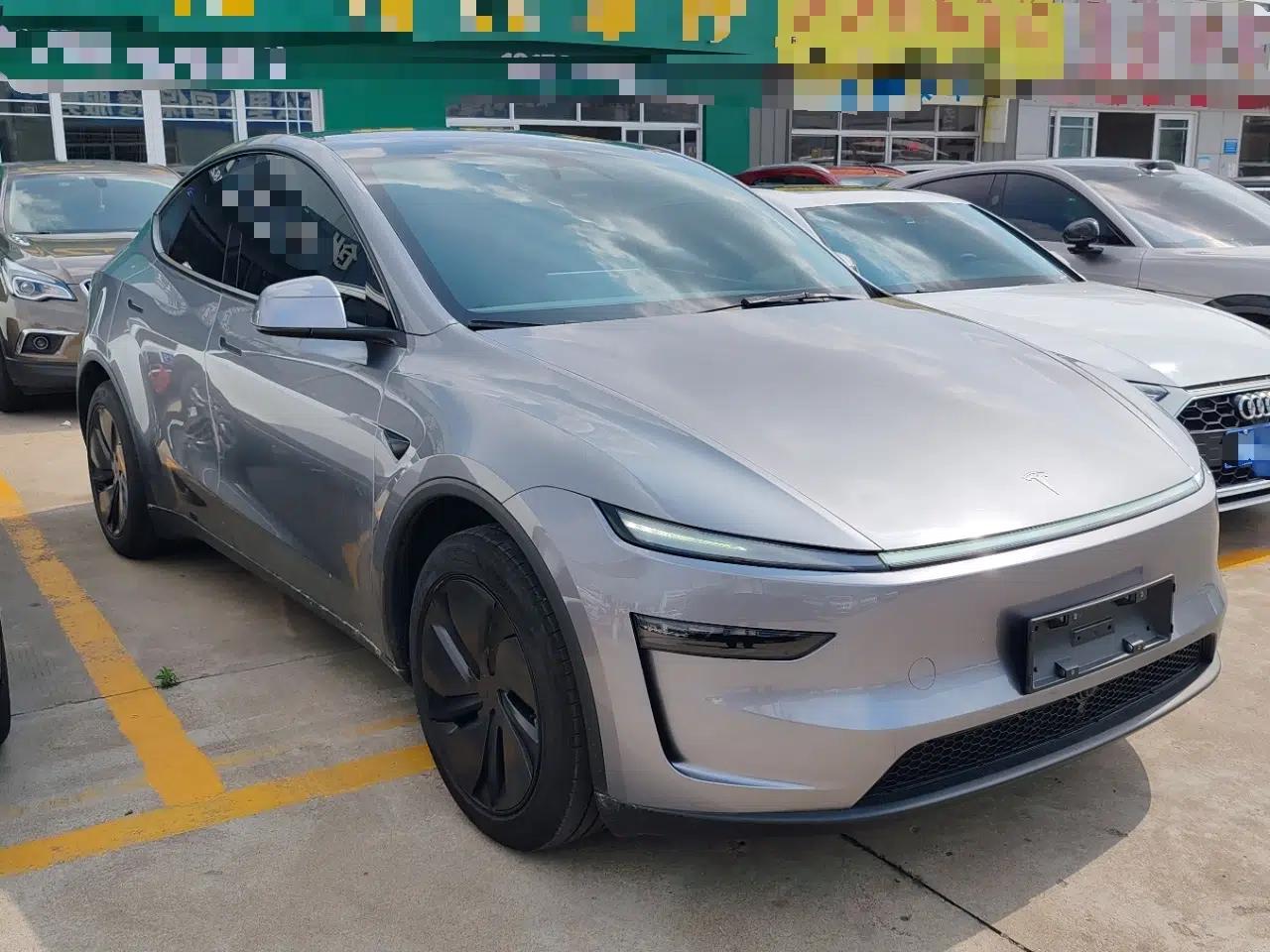 Tesla Model Y 2025 Rear-Wheel-Drive Version — миниатюра 3