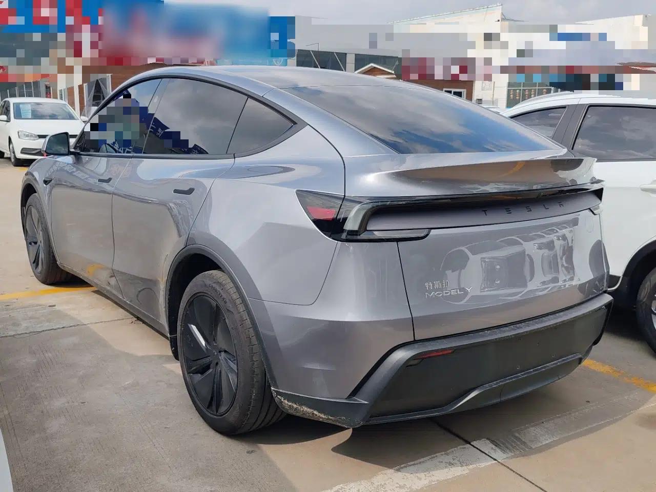 Tesla Model Y 2025 Rear-Wheel-Drive Version — миниатюра 4