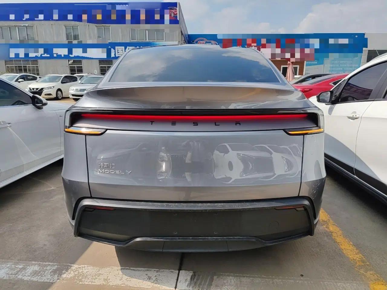 Tesla Model Y 2025 Rear-Wheel-Drive Version — миниатюра 5