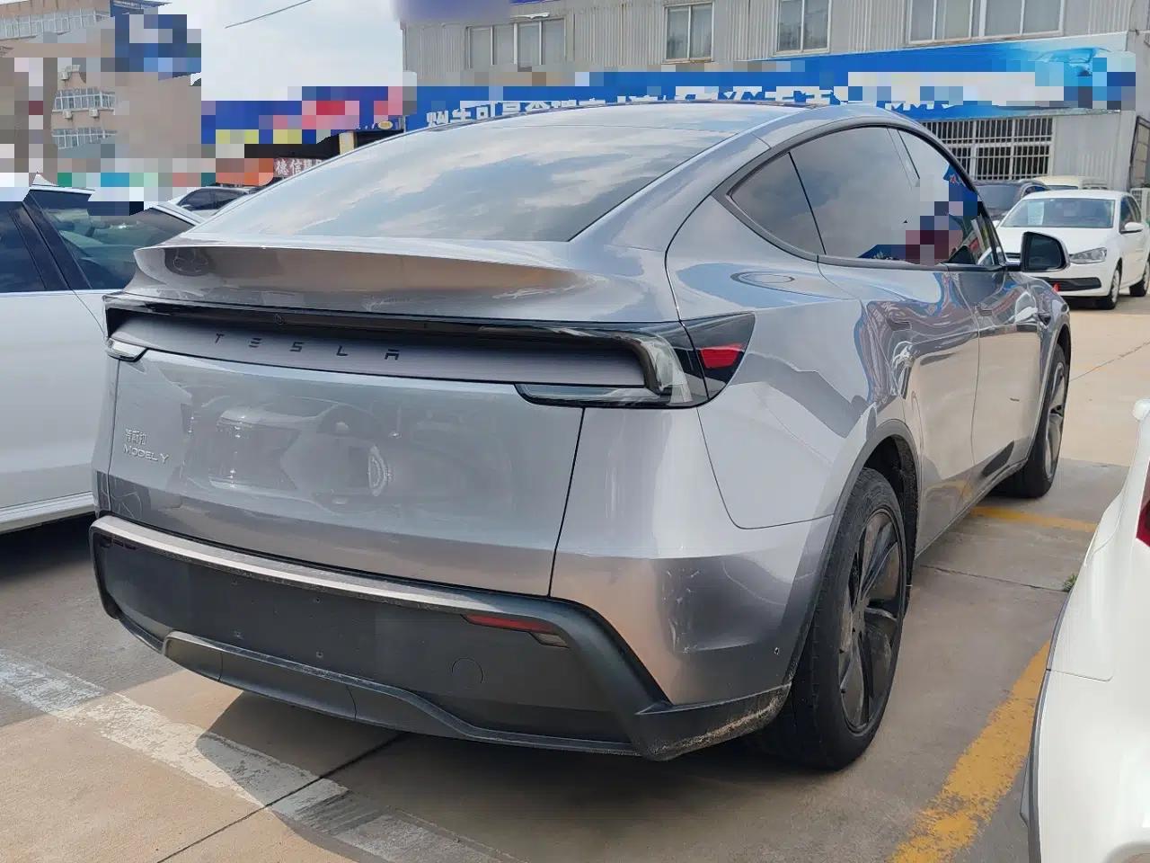 Tesla Model Y 2025 Rear-Wheel-Drive Version — миниатюра 6