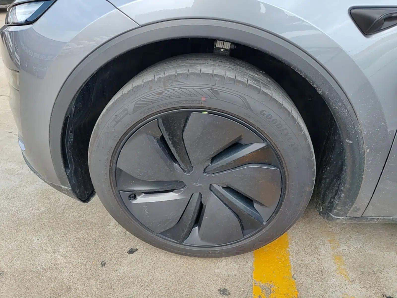 Tesla Model Y 2025 Rear-Wheel-Drive Version — миниатюра 10