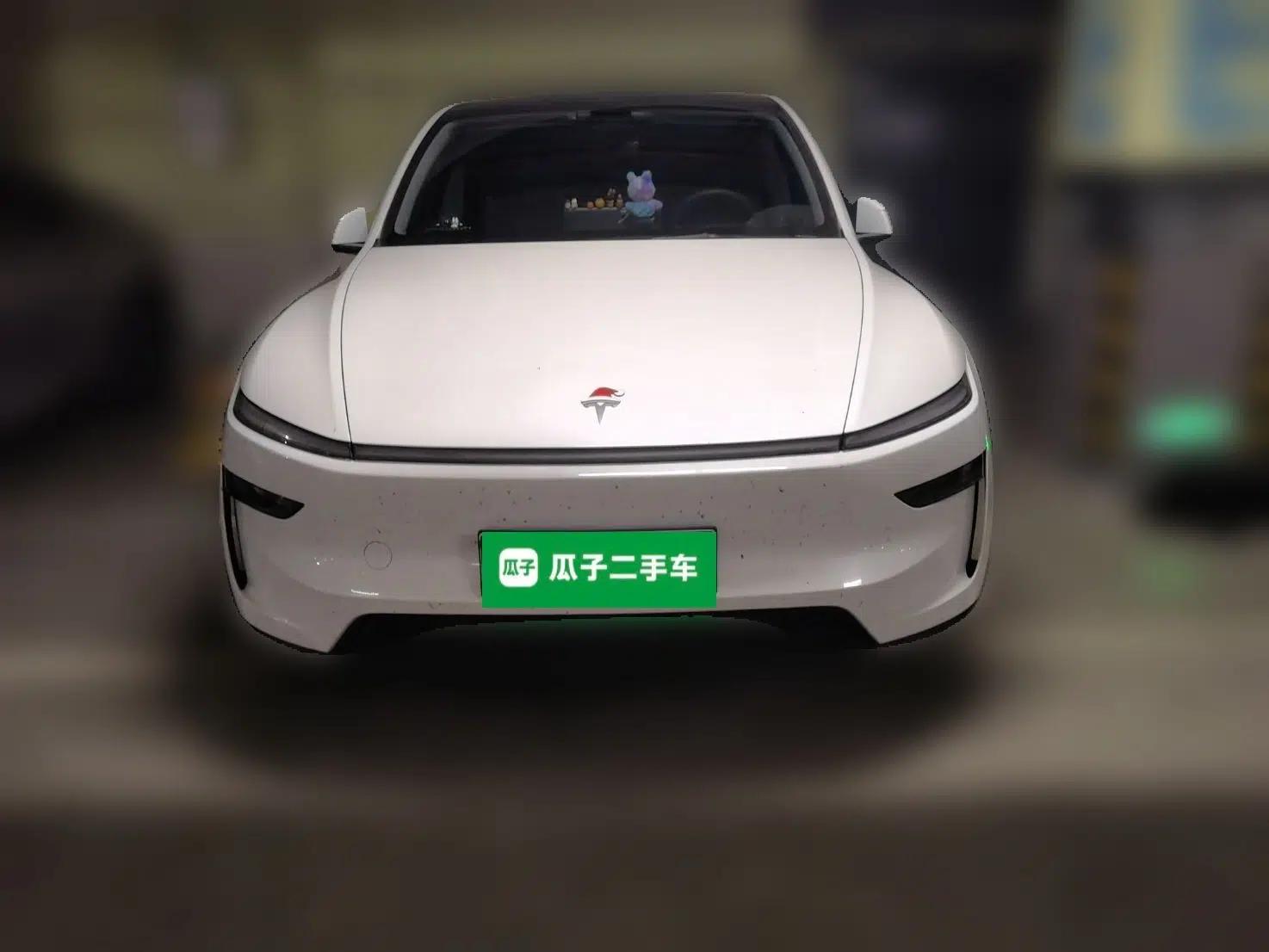 Tesla Model Y 2025 Rear-Wheel-Drive Version — миниатюра 2