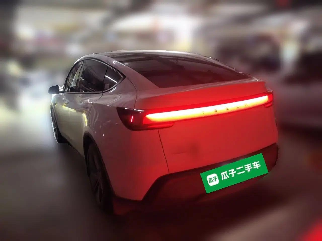 Tesla Model Y 2025 Rear-Wheel-Drive Version — миниатюра 4