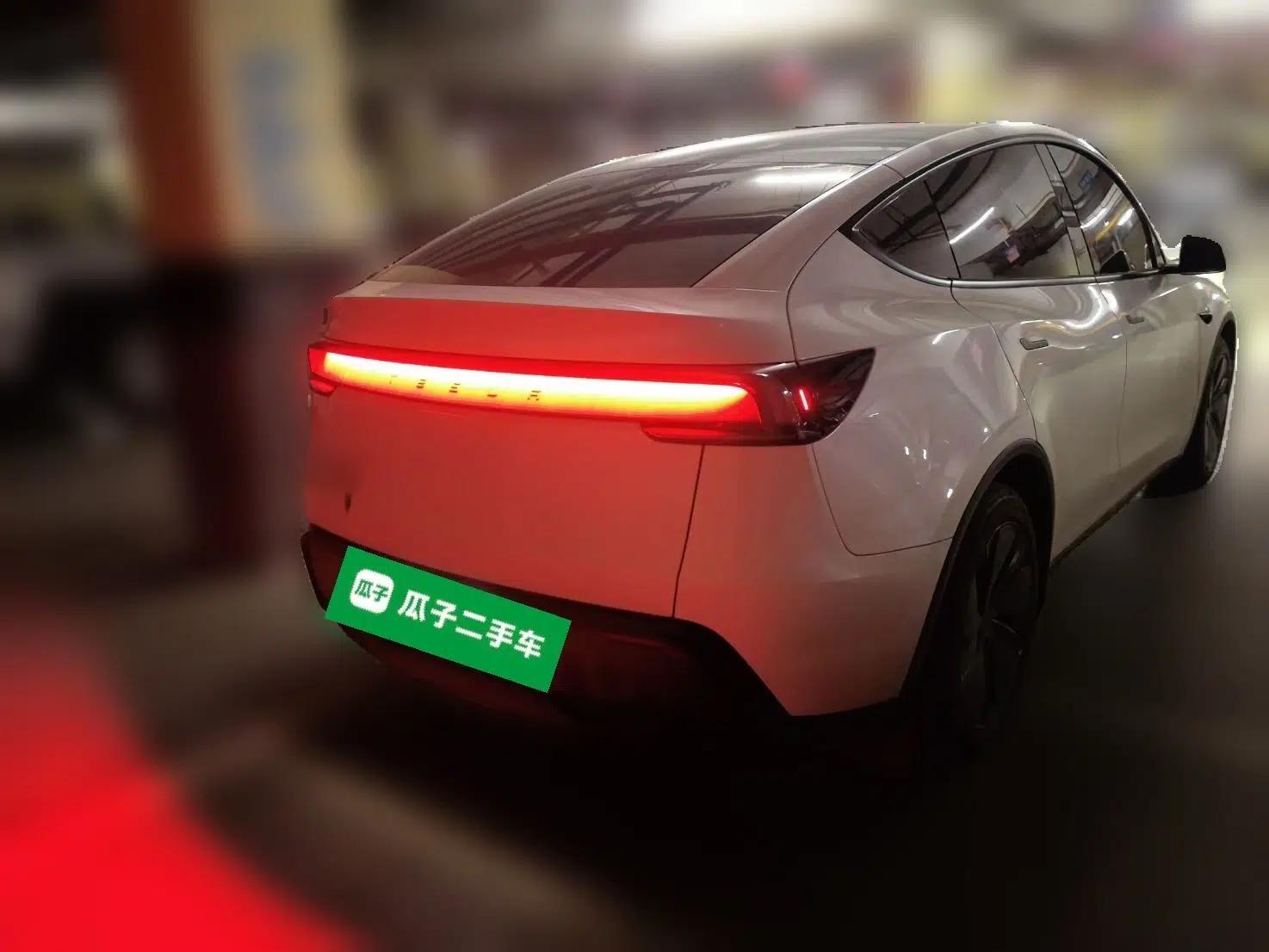 Tesla Model Y 2025 Rear-Wheel-Drive Version — миниатюра 6