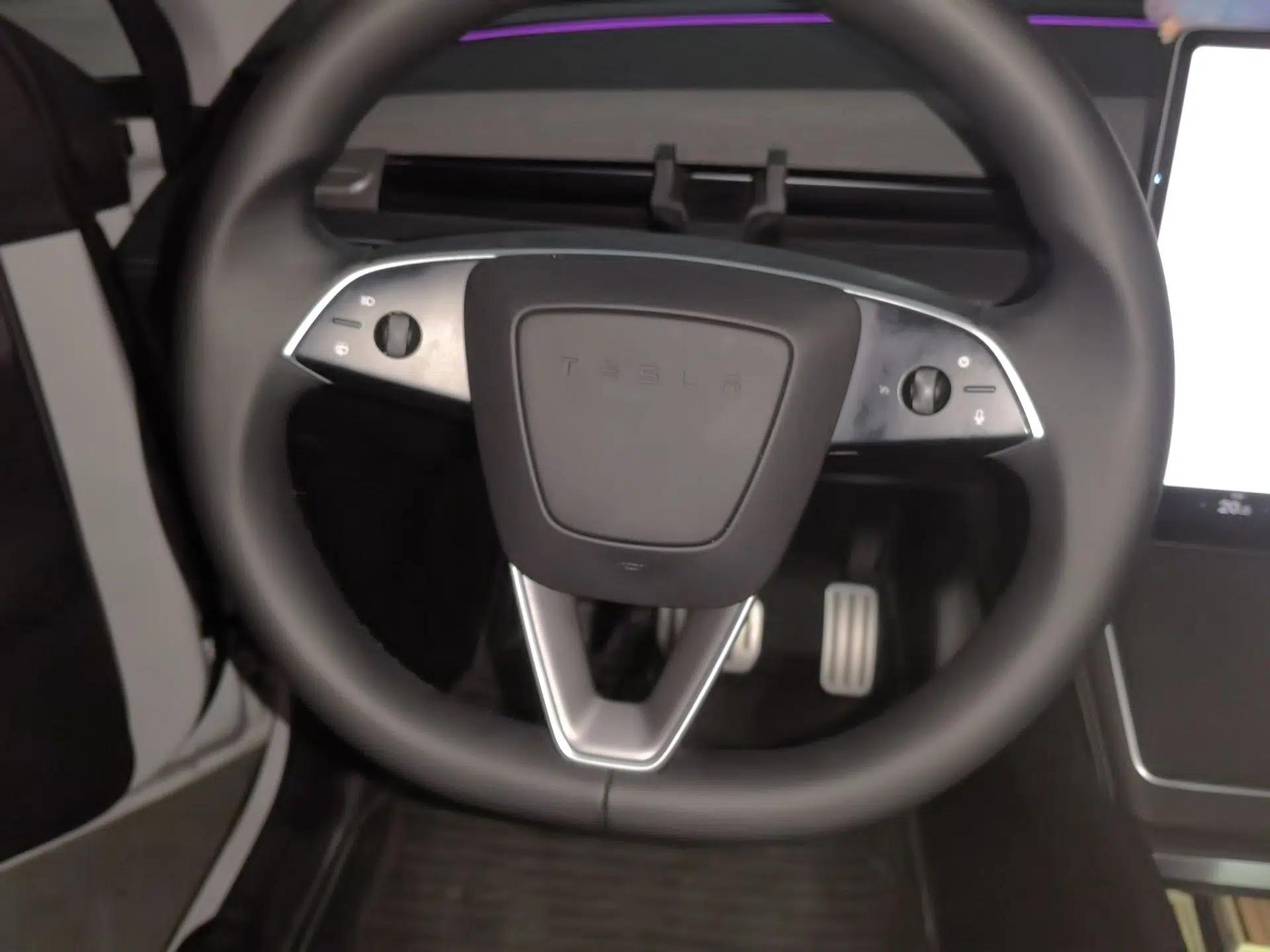Tesla Model Y 2025 Rear-Wheel-Drive Version — миниатюра 9