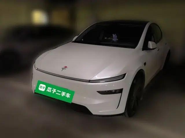 Tesla Model Y 2025 Rear-Wheel-Drive Version