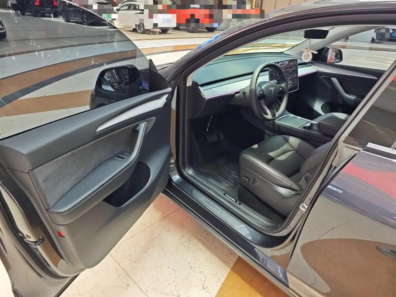 Tesla Model Y 2024 Rear-Wheel-Drive Version — миниатюра 18
