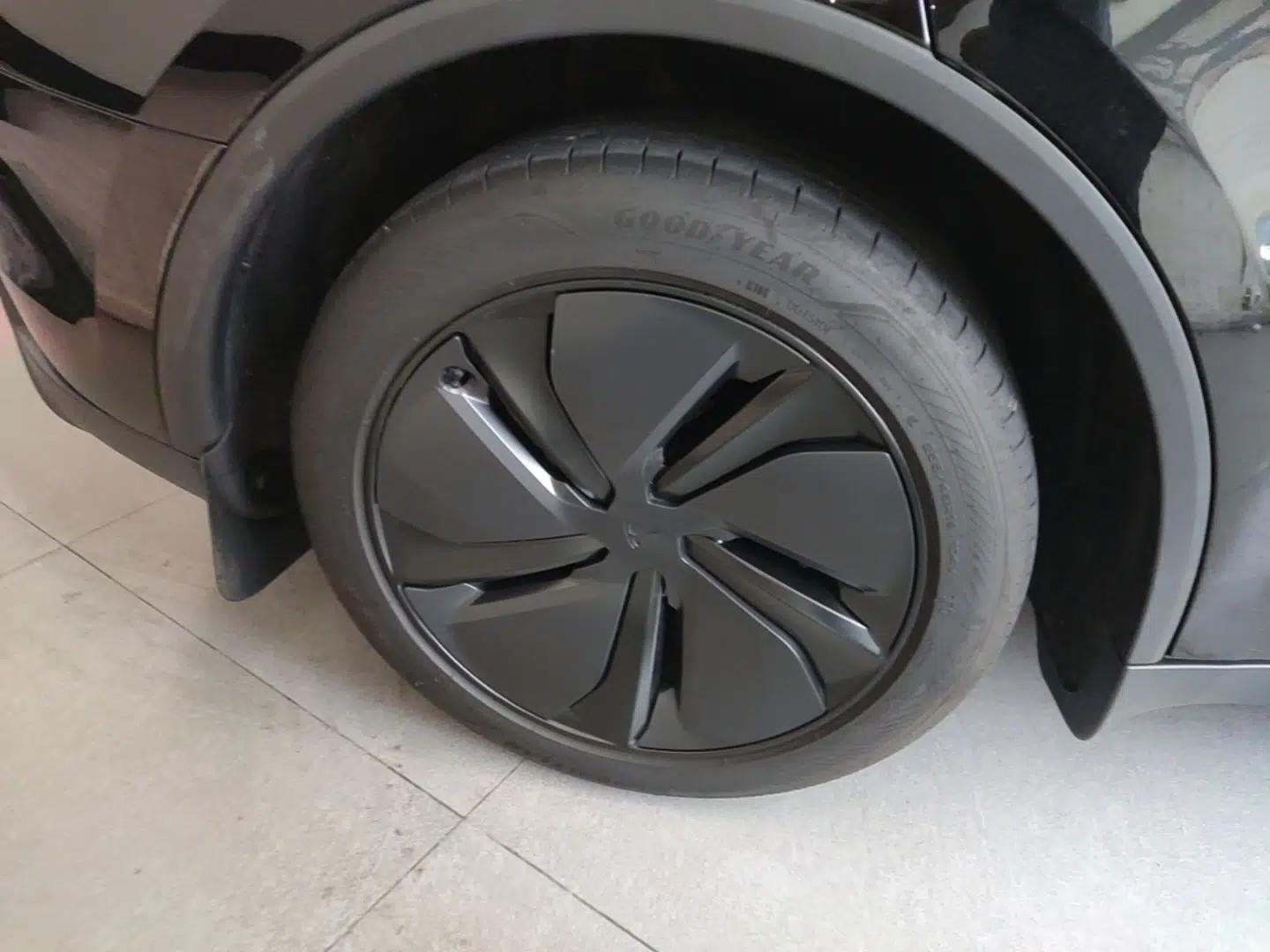 Tesla Model Y 2025 Rear-Wheel-Drive Version — миниатюра 11