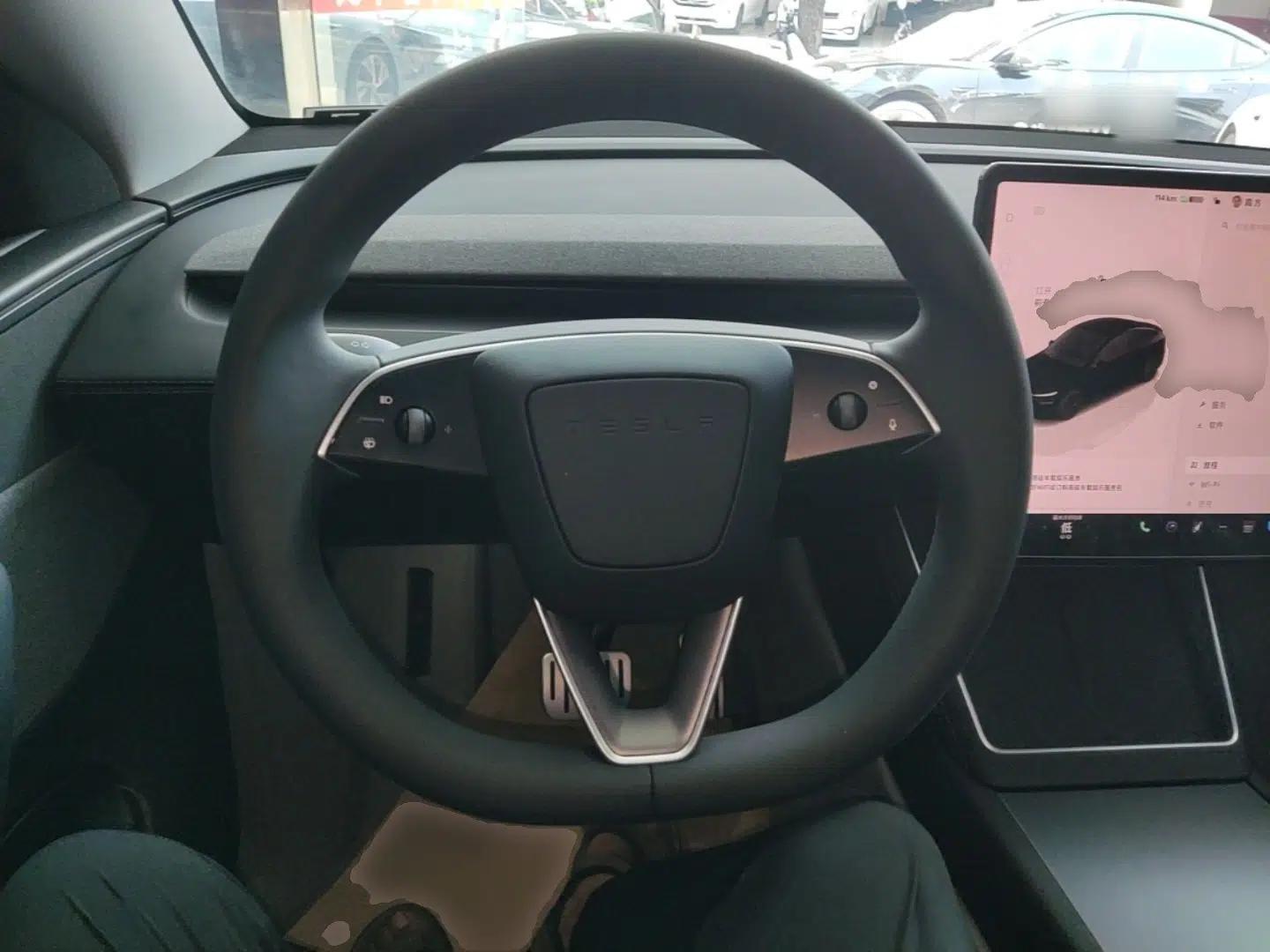 Tesla Model Y 2025 Rear-Wheel-Drive Version — миниатюра 13