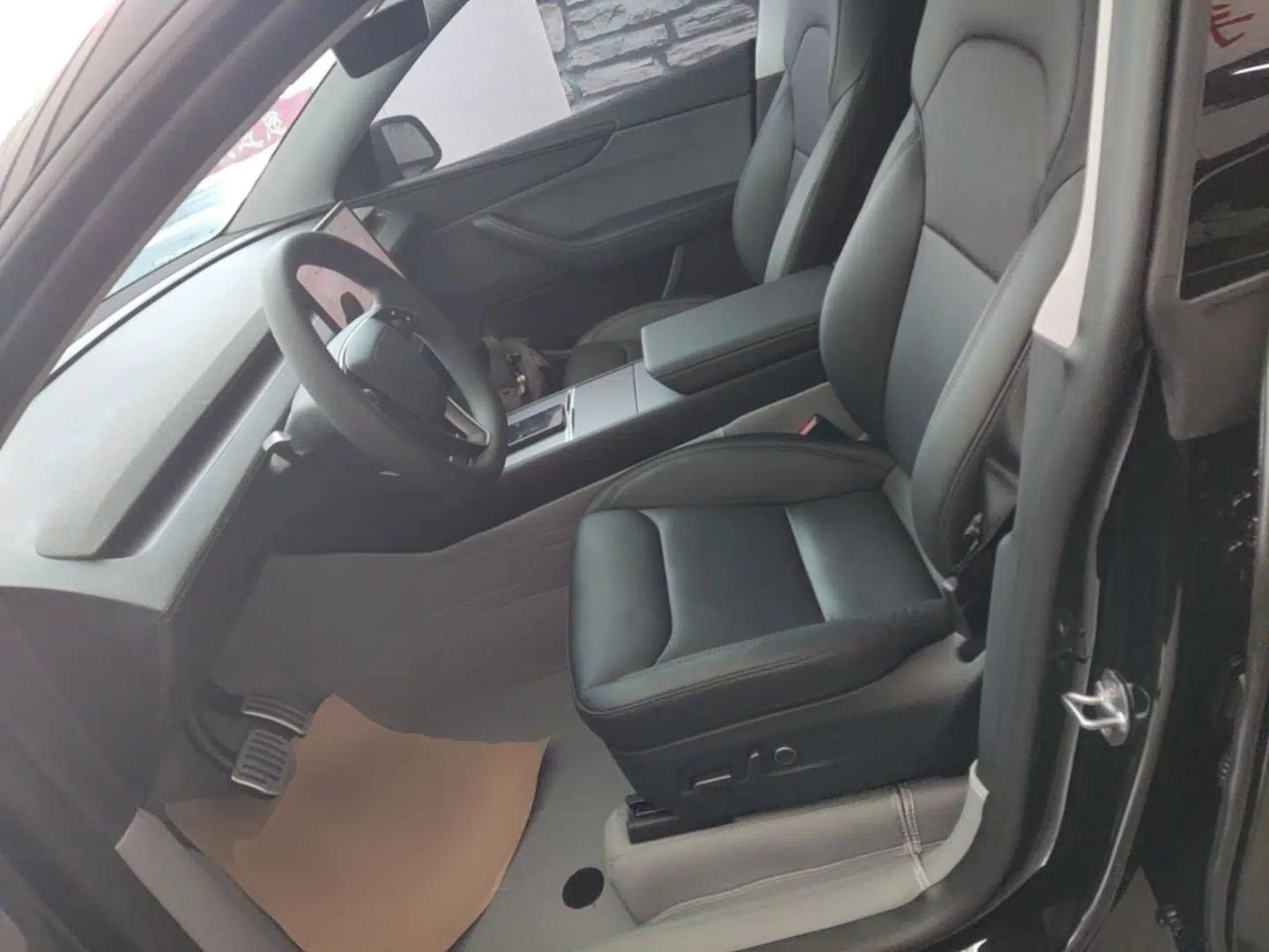 Tesla Model Y 2025 Rear-Wheel-Drive Version — миниатюра 17