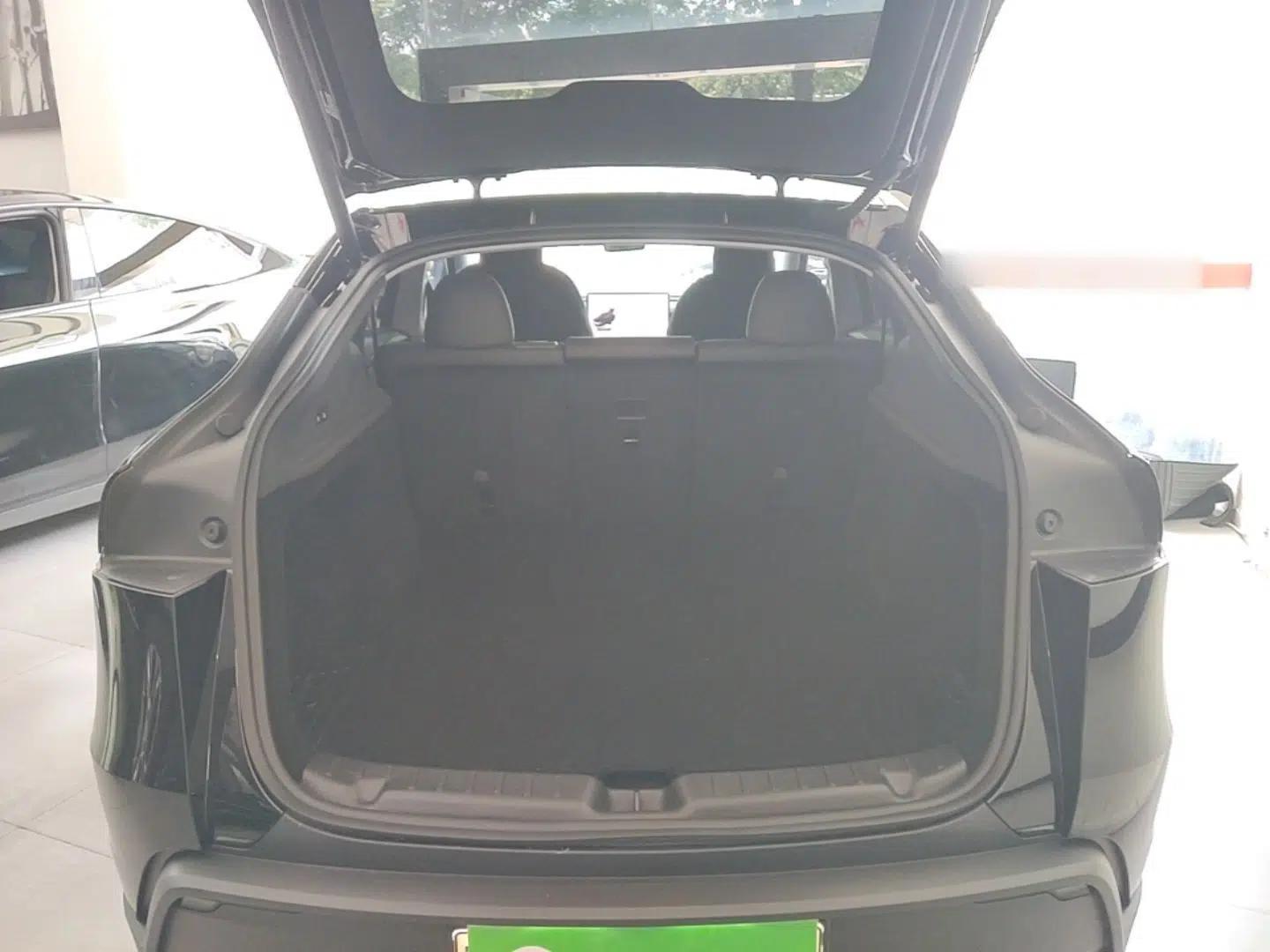 Tesla Model Y 2025 Rear-Wheel-Drive Version — миниатюра 22