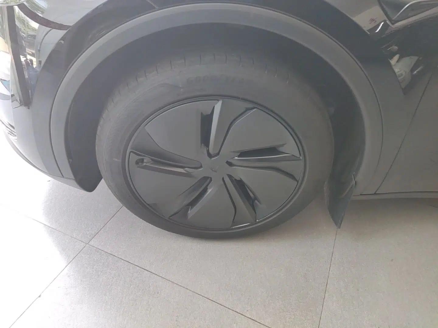 Tesla Model Y 2025 Rear-Wheel-Drive Version — миниатюра 10