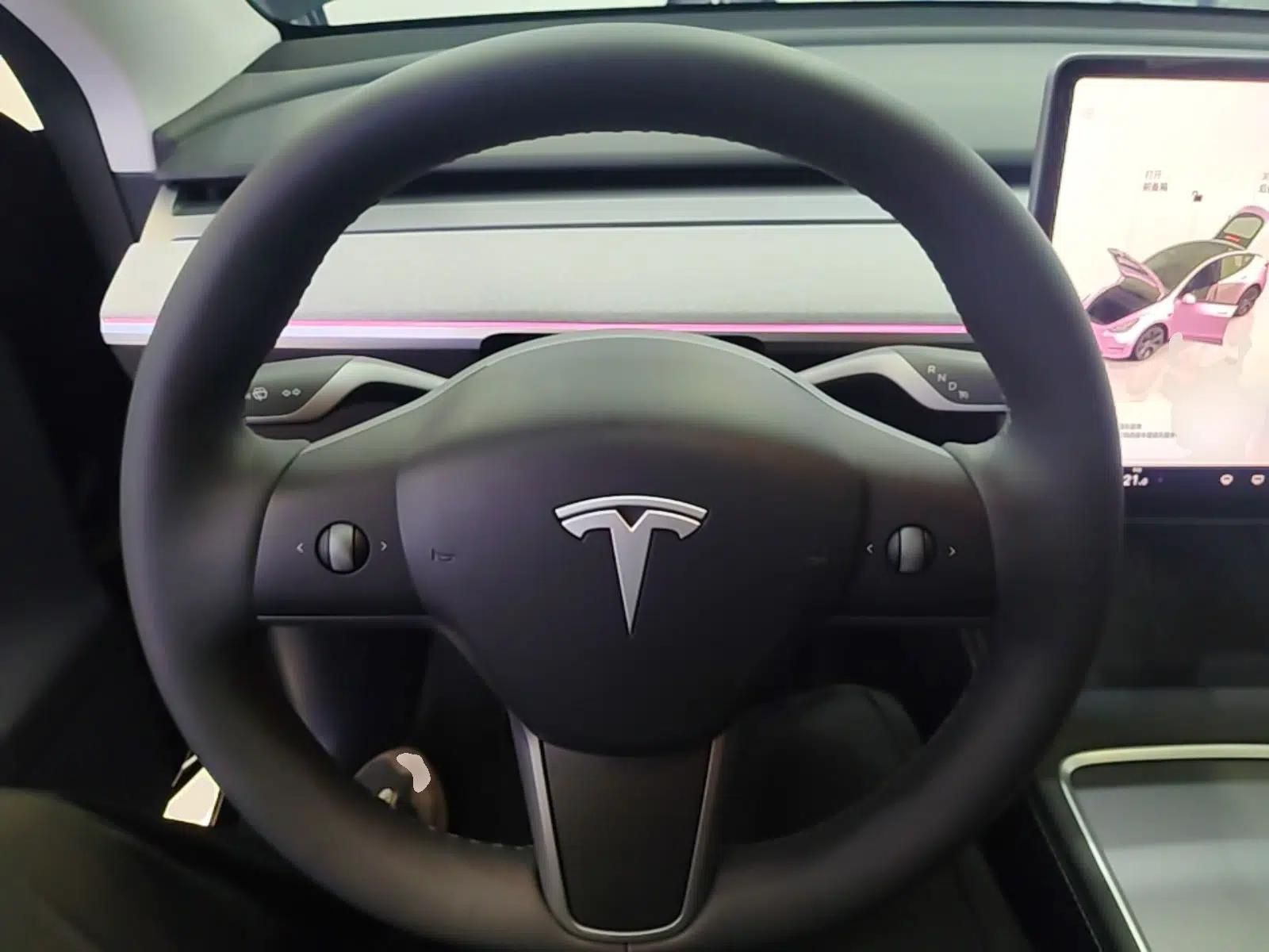 Tesla Model Y 2023 Rear-Wheel-Drive Version — миниатюра 18