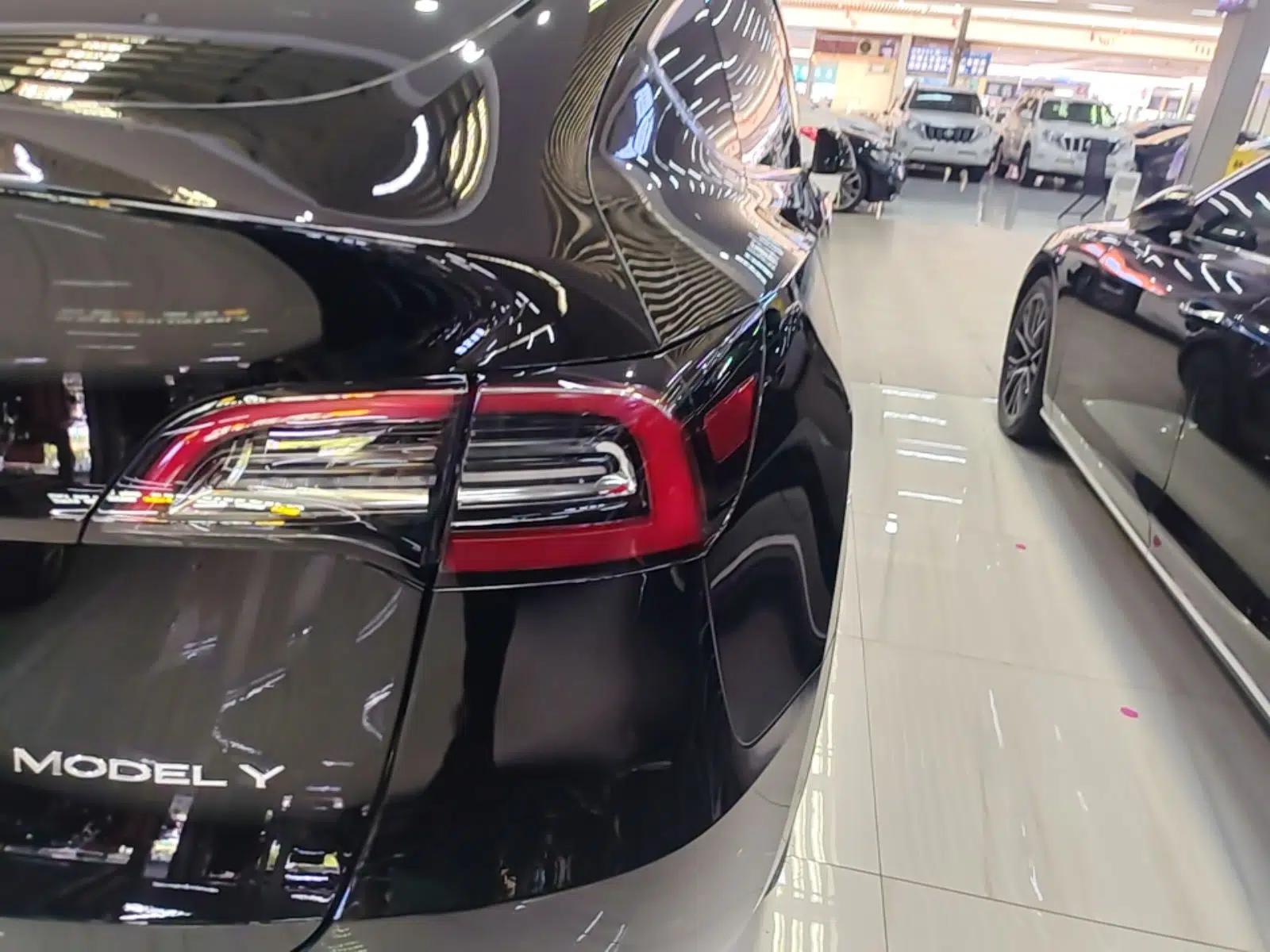 Tesla Model Y 2023 Rear-Wheel-Drive Version — миниатюра 9