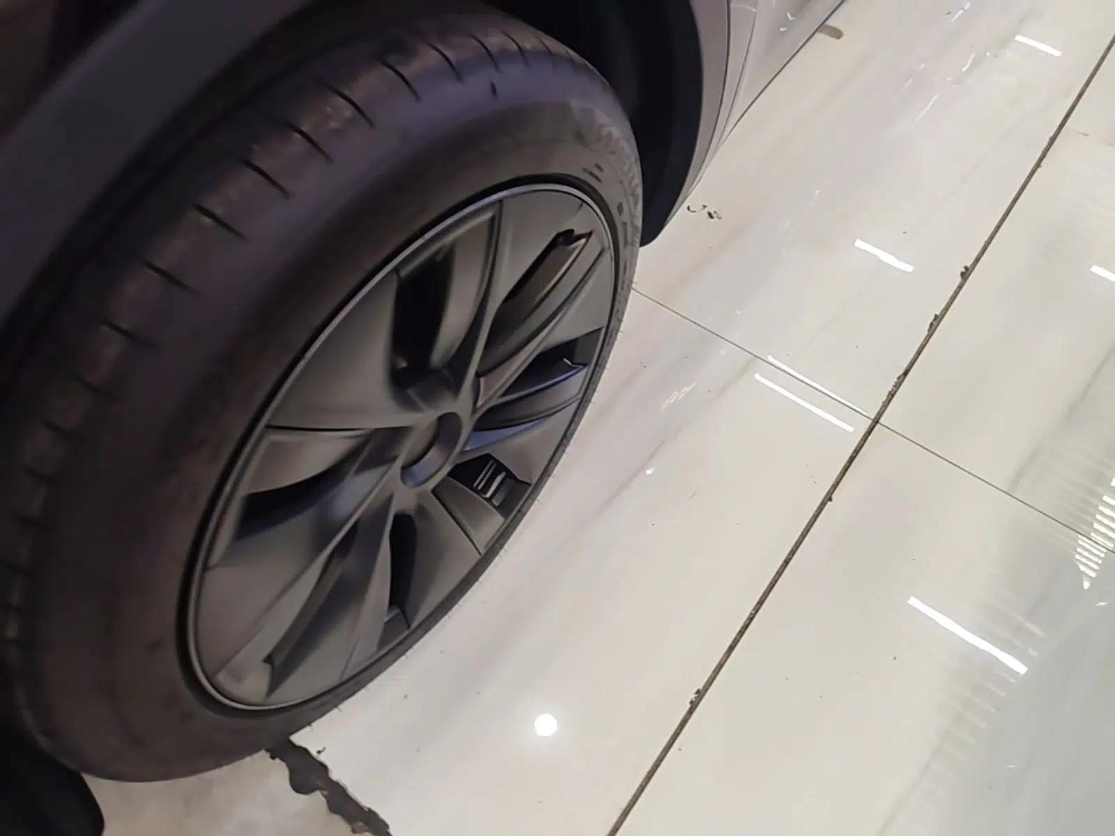 Tesla Model Y 2023 Rear-Wheel-Drive Version — миниатюра 10