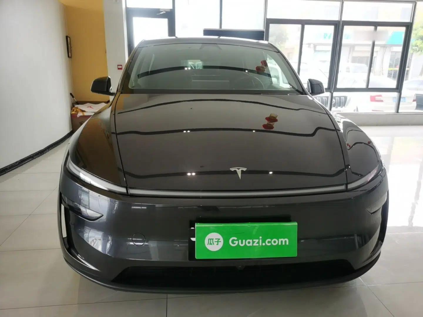 Tesla Model Y 2025 Rear-Wheel-Drive Version — миниатюра 2