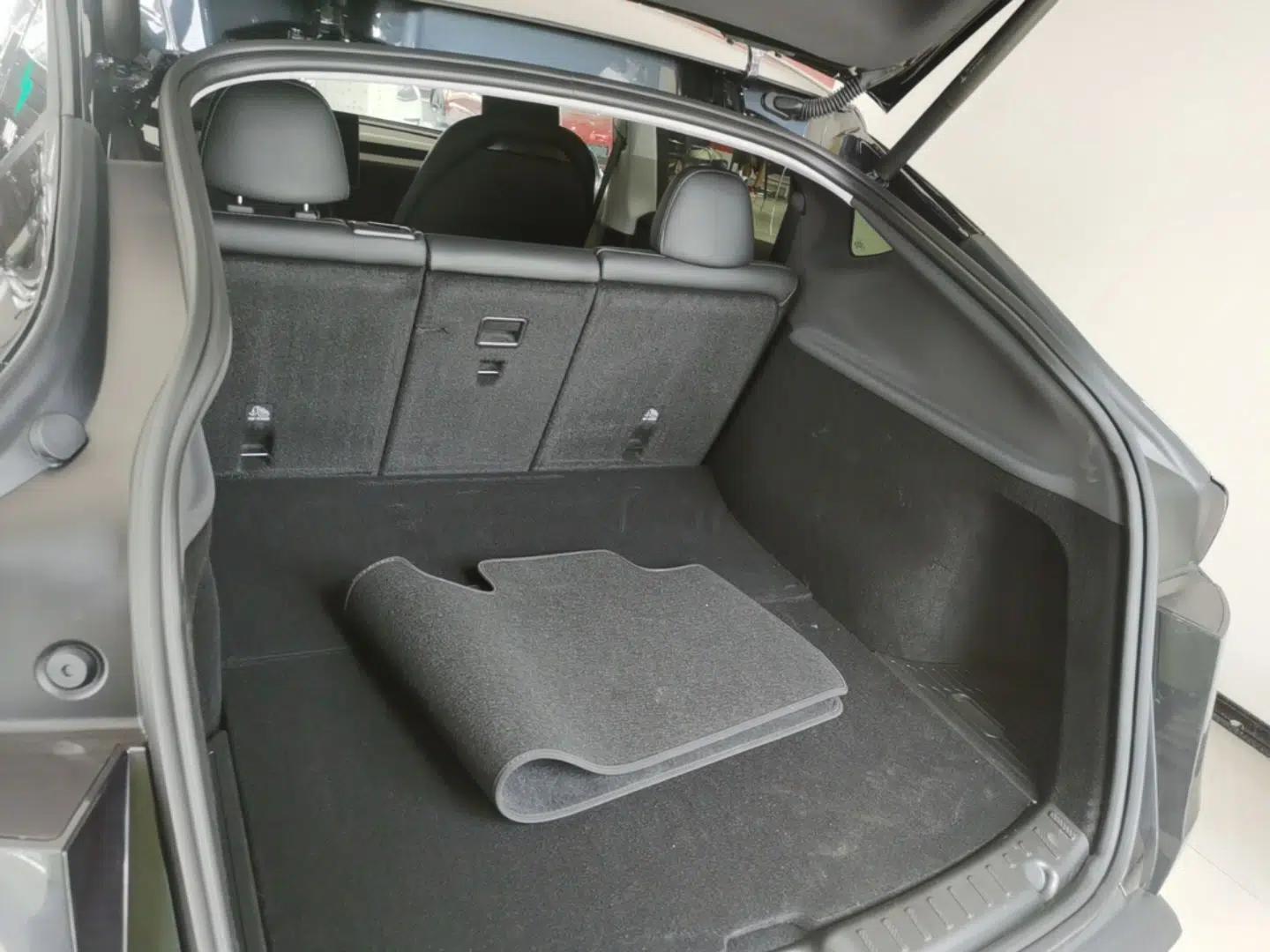 Tesla Model Y 2025 Rear-Wheel-Drive Version — миниатюра 22