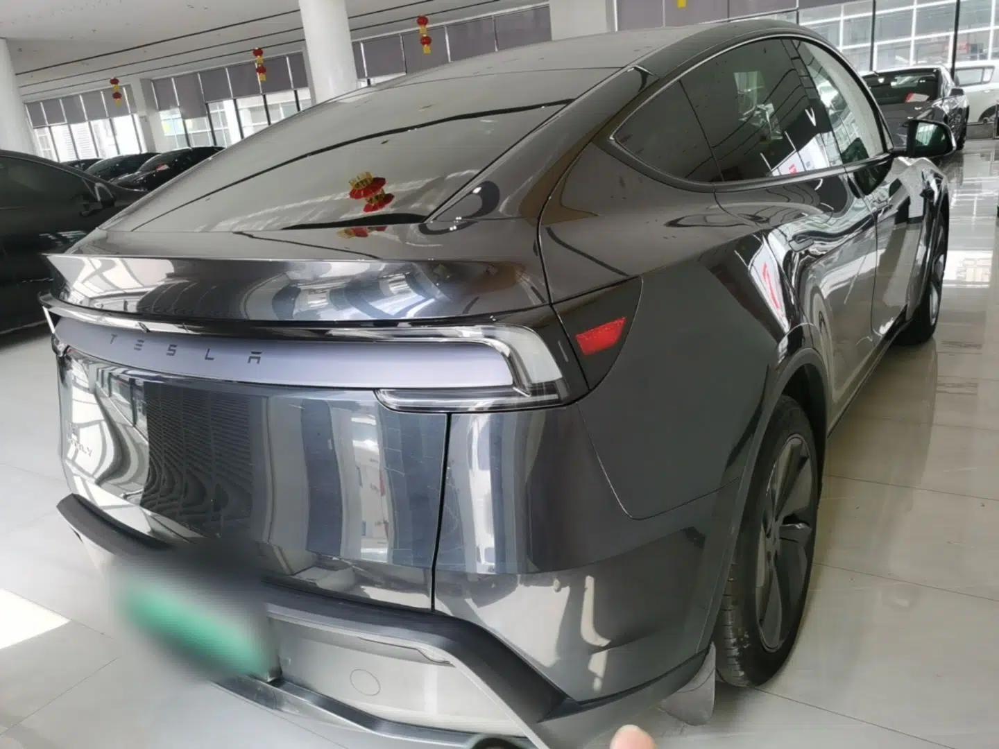 Tesla Model Y 2025 Rear-Wheel-Drive Version — миниатюра 5
