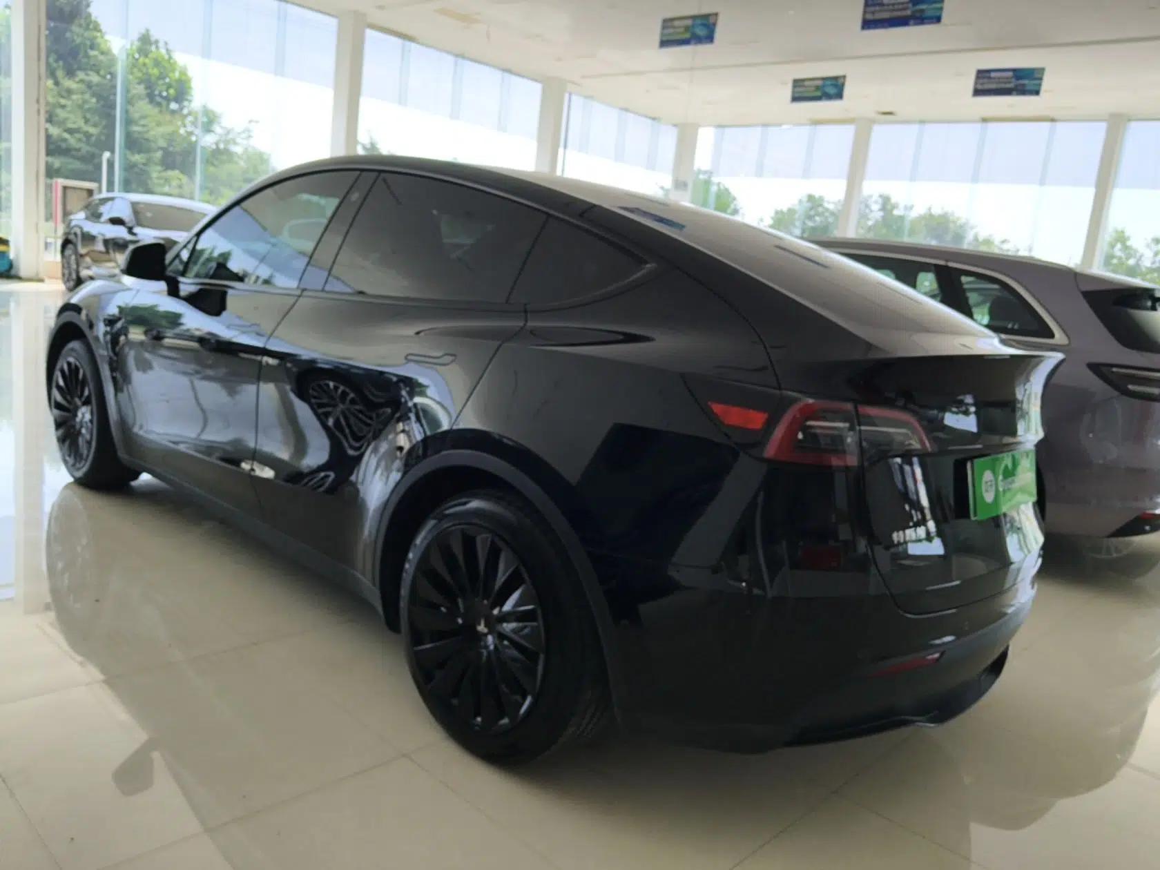 Tesla Model Y 2023 Rear-Wheel-Drive Version — миниатюра 4
