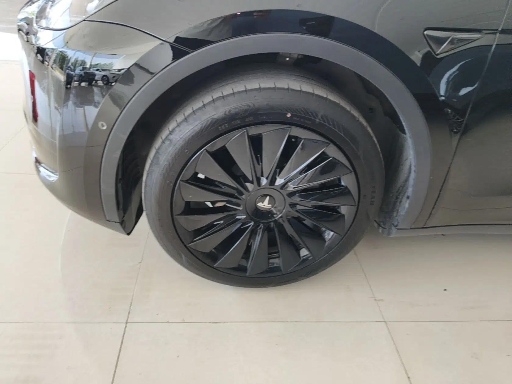 Tesla Model Y 2023 Rear-Wheel-Drive Version — миниатюра 10