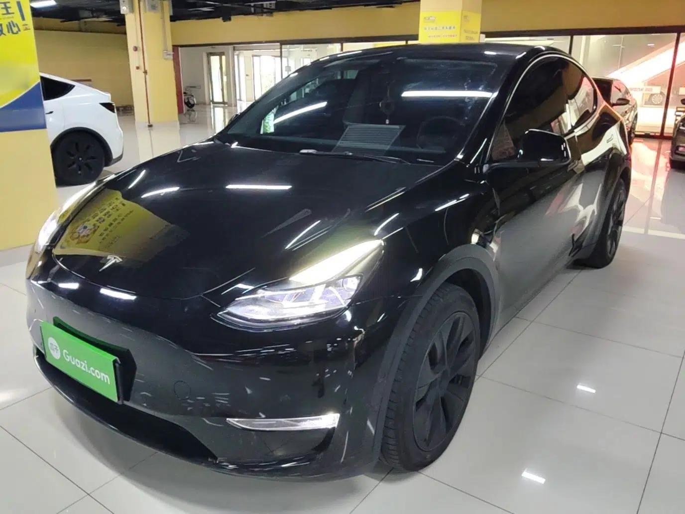 Tesla Model Y 2023 Long-Range All-Wheel-Drive Version — миниатюра 1
