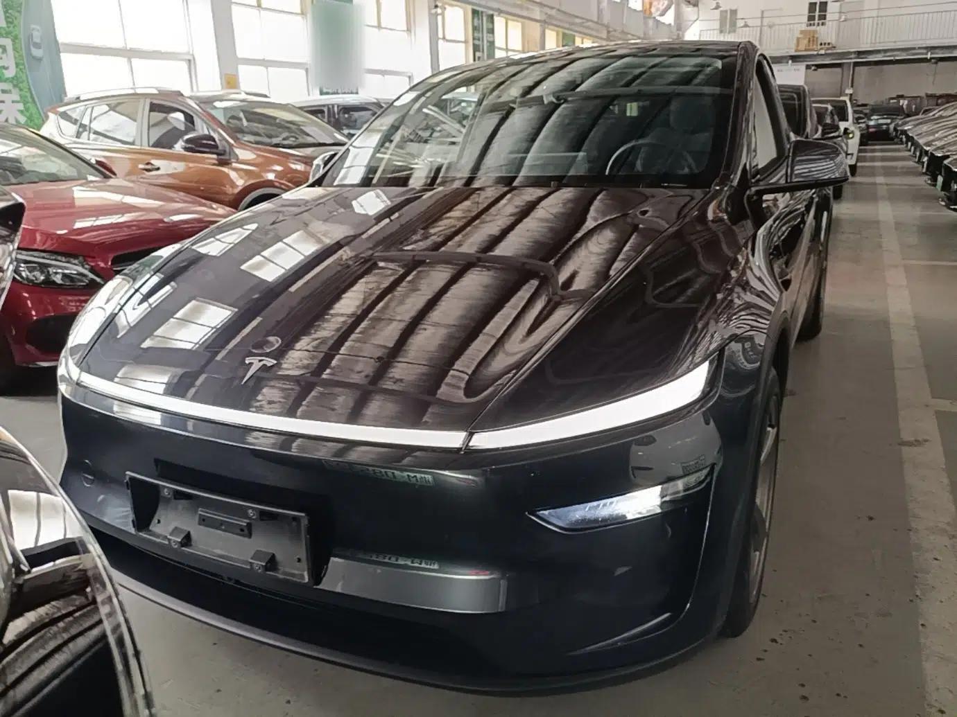 Tesla Model Y 2025 Rear-Wheel-Drive Version — миниатюра 2