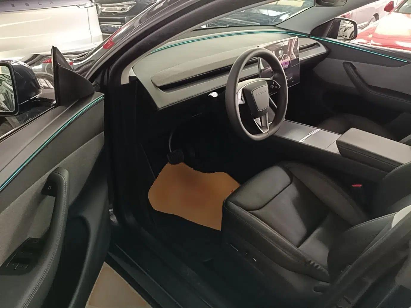 Tesla Model Y 2025 Rear-Wheel-Drive Version — миниатюра 23