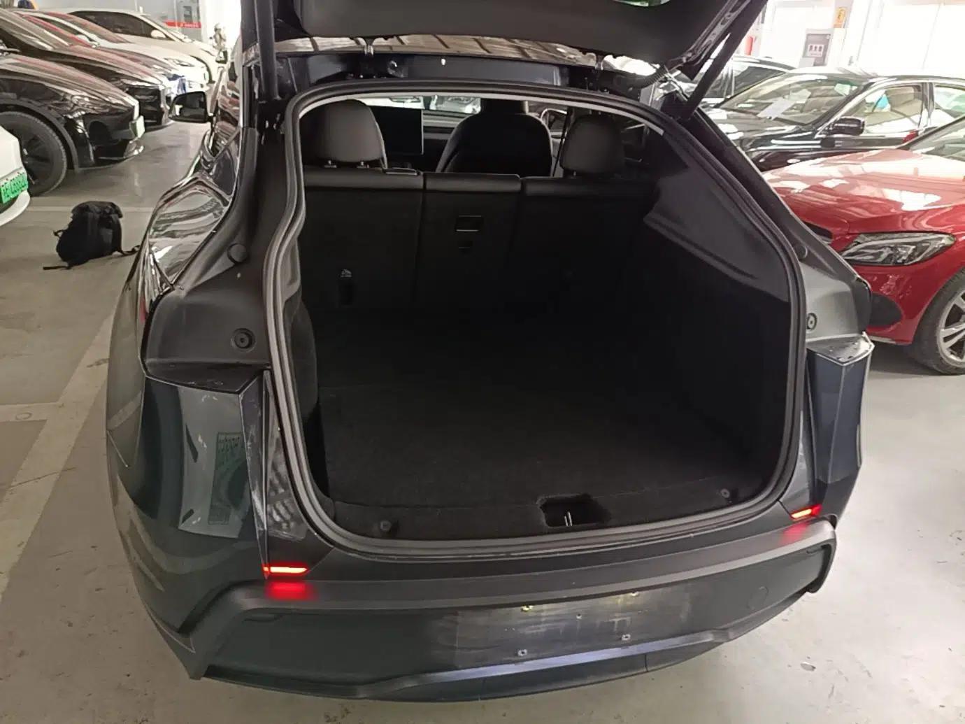 Tesla Model Y 2025 Rear-Wheel-Drive Version — миниатюра 27