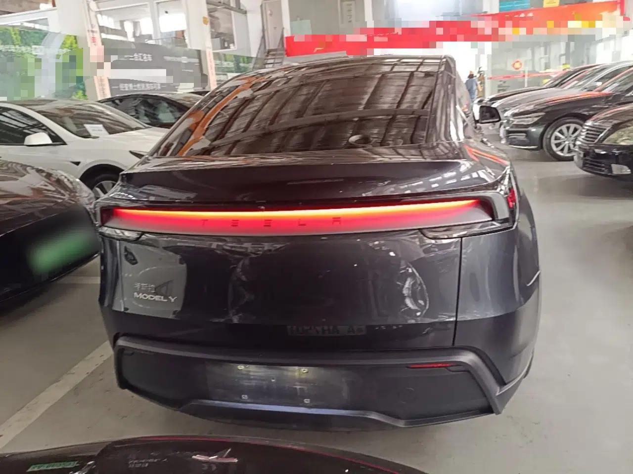Tesla Model Y 2025 Rear-Wheel-Drive Version — миниатюра 5