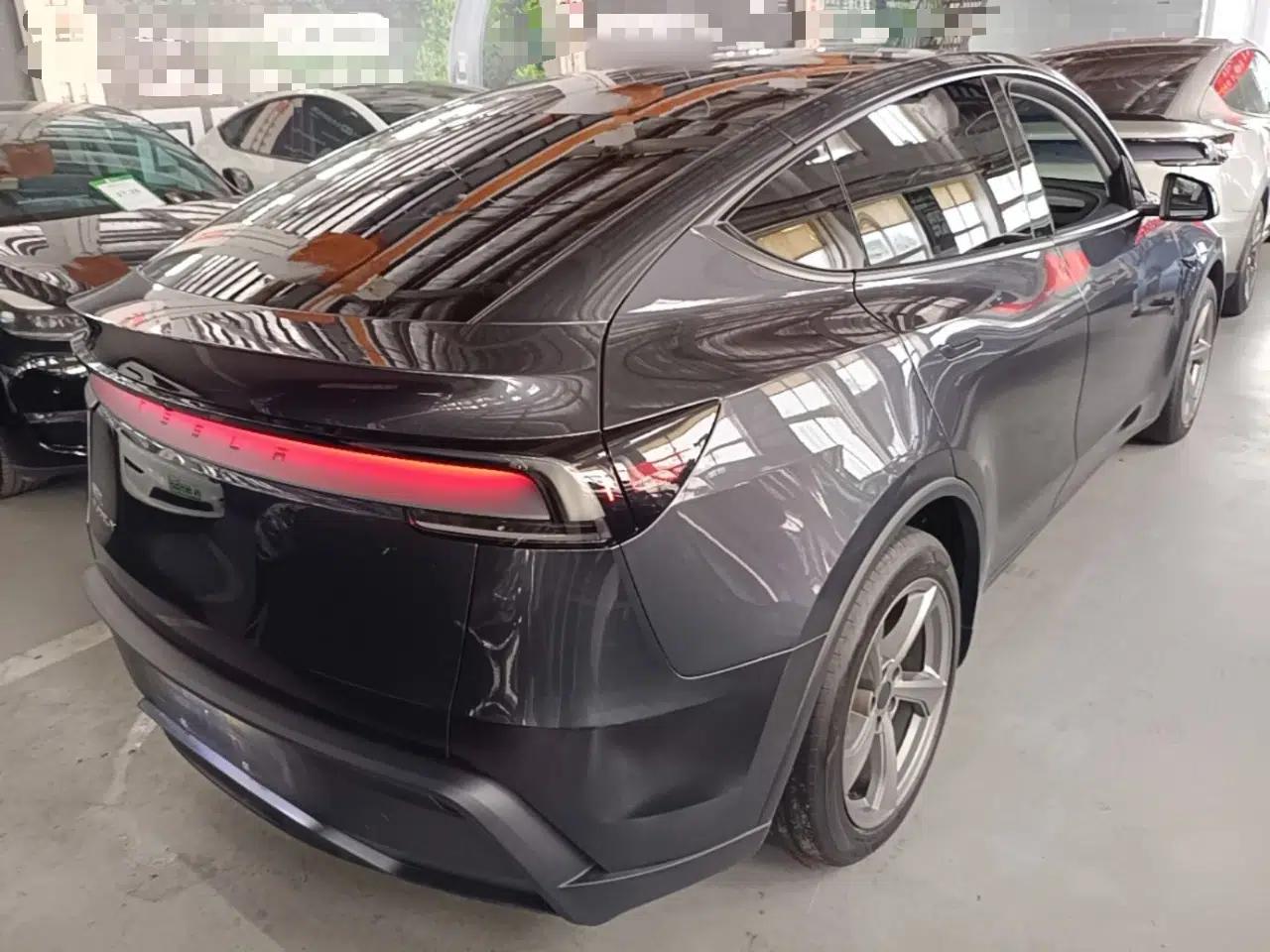 Tesla Model Y 2025 Rear-Wheel-Drive Version — миниатюра 6
