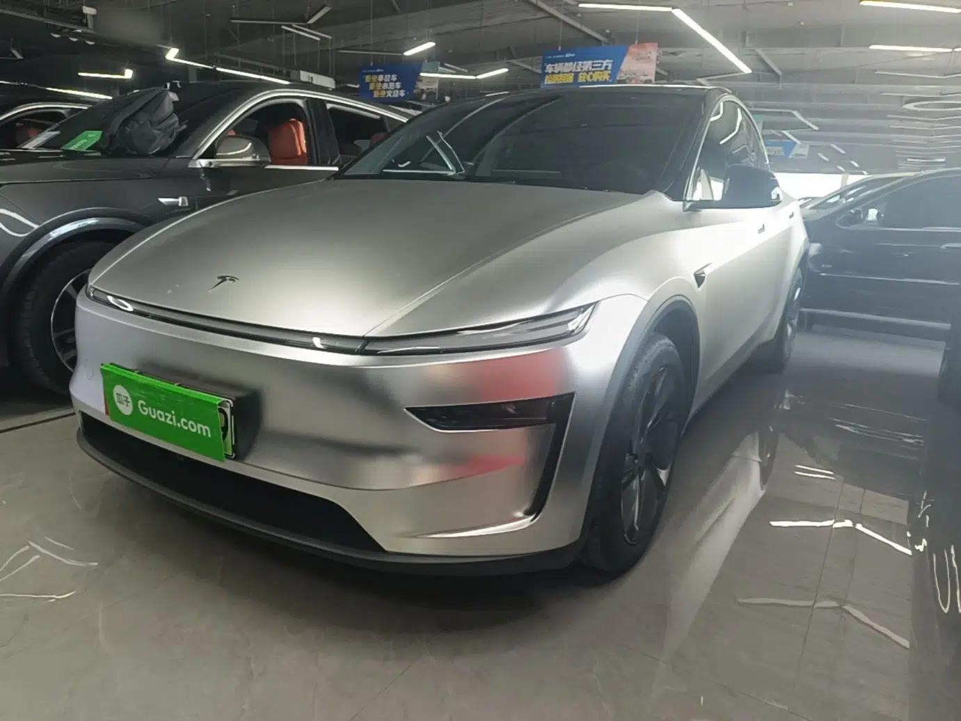 Tesla Model Y 2025 Rear-Wheel-Drive Version — миниатюра 1